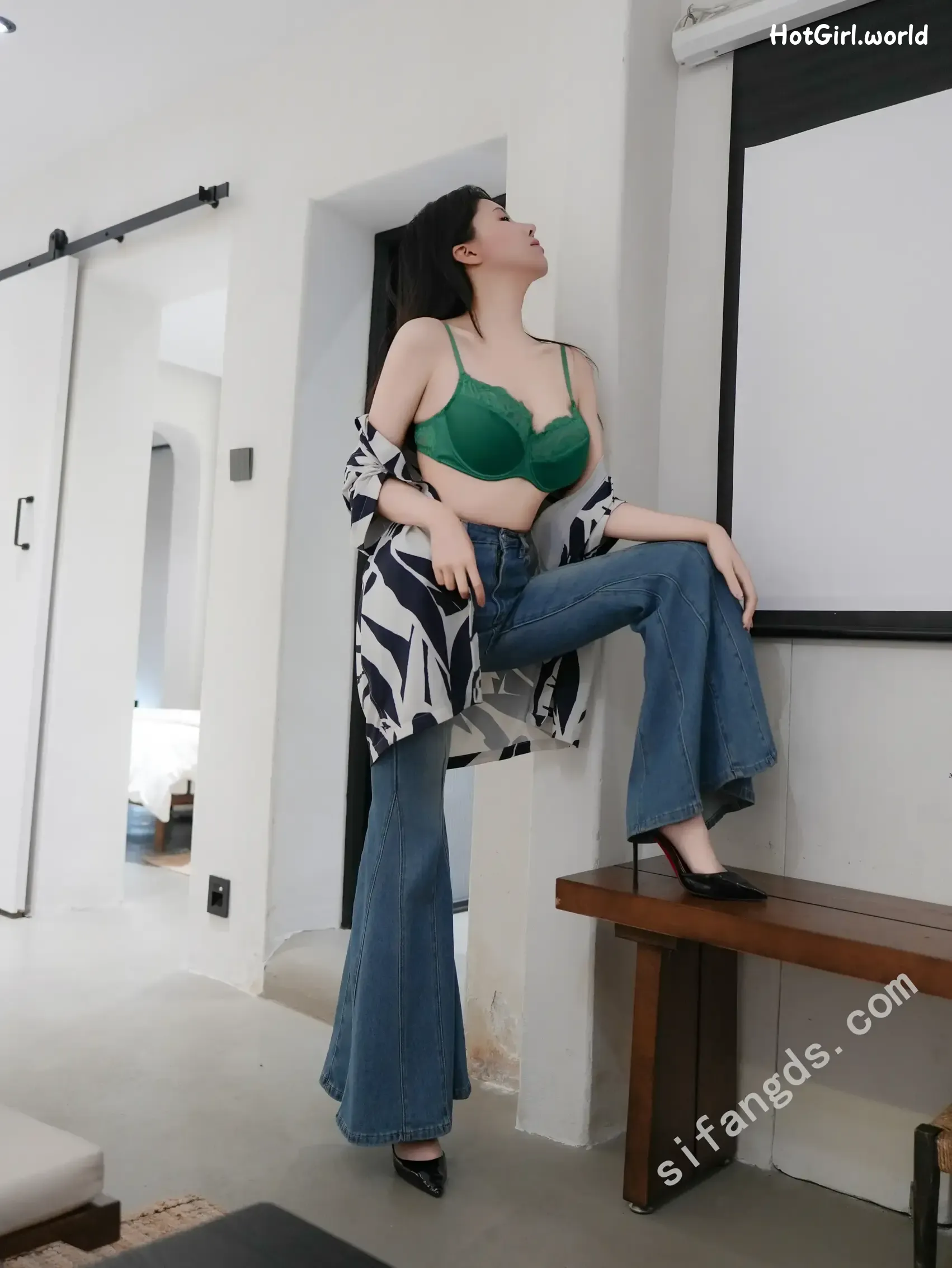 XR Uncensored-袁圆-R18-秀人网模特-牛仔裤里的灰丝 第9张图