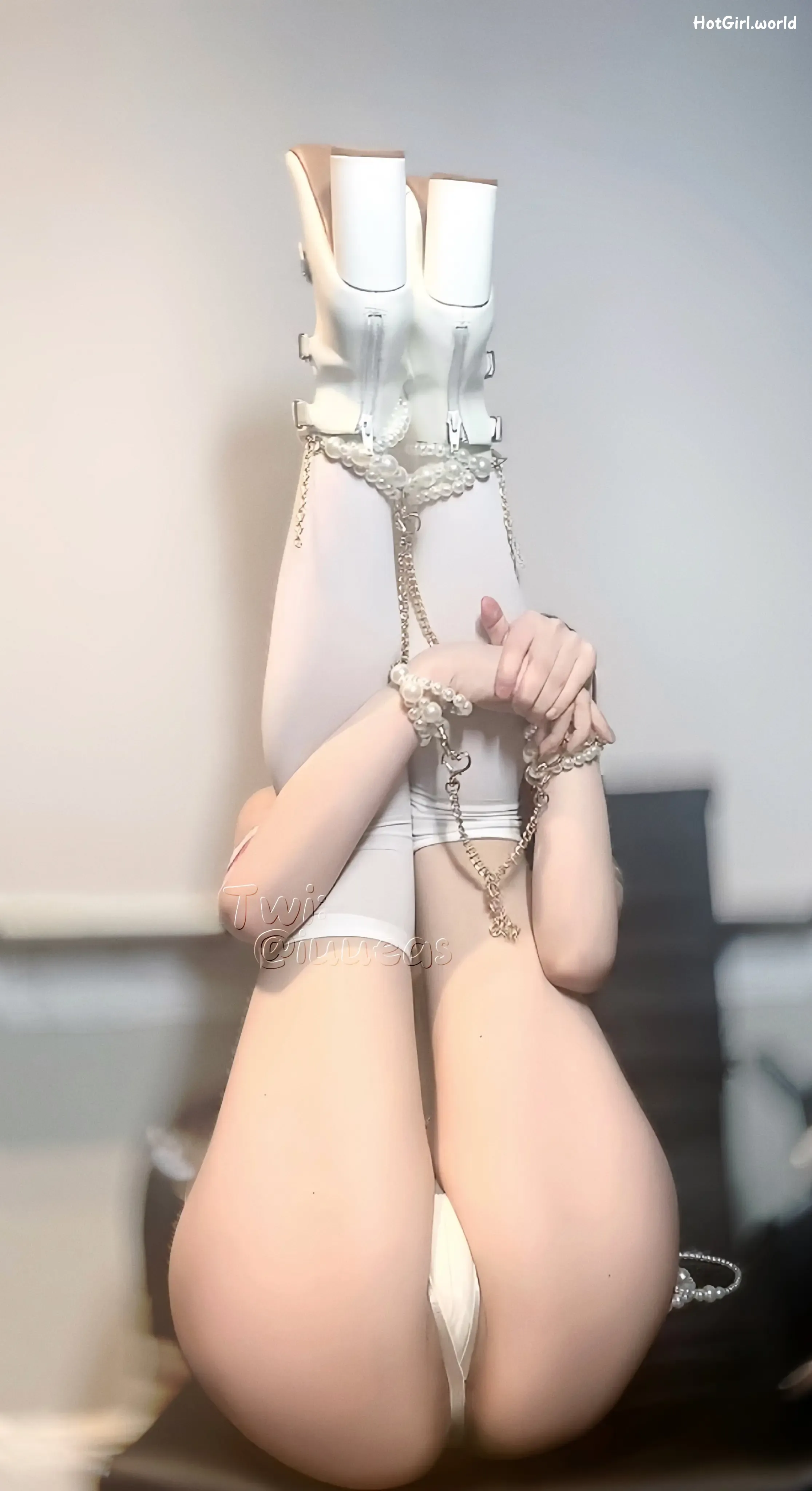 Coser-不得惹-iuueas-反差少女露出-小小年纪就这么放荡 第41张图