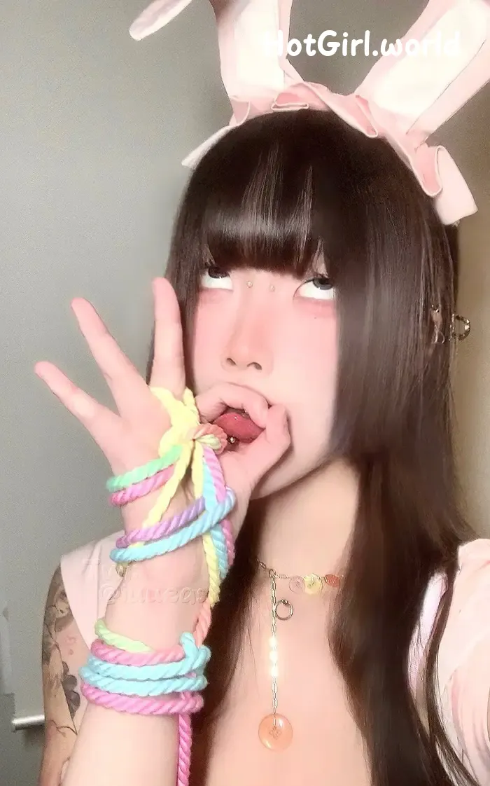 Coser-不得惹-iuueas-反差少女露出-小小年纪就这么放荡 第46张图