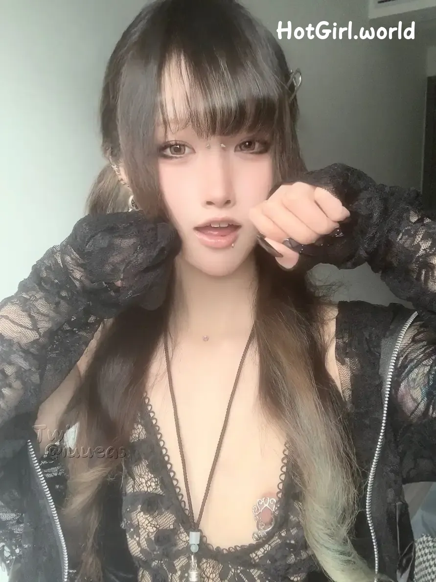 Coser-不得惹-iuueas-反差少女露出-小小年纪就这么放荡 第47张图