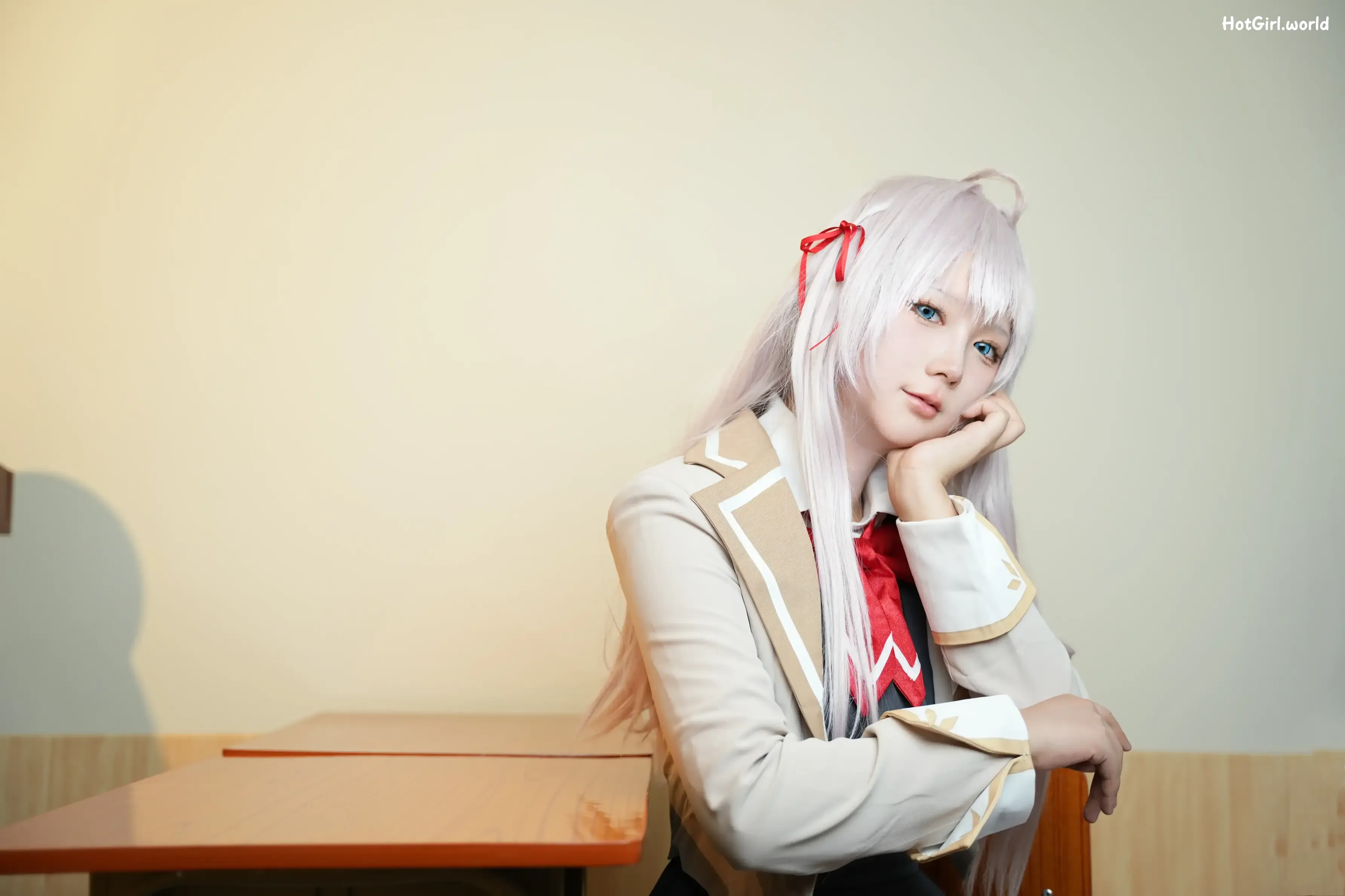 Coser-喜欢爱理吗-不时以俄语轻声遮羞的邻座艾莉同学 第2张图