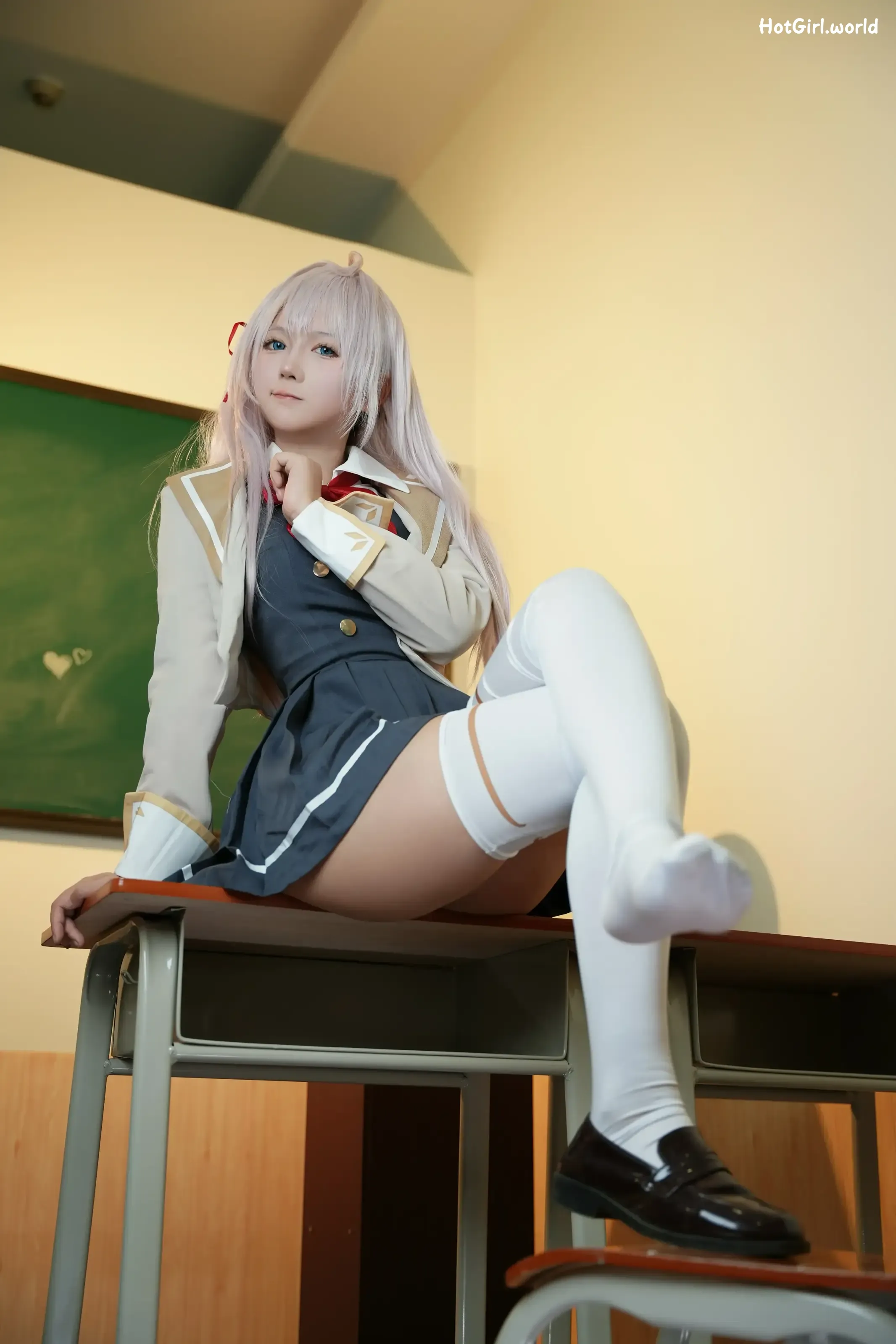 Coser-喜欢爱理吗-不时以俄语轻声遮羞的邻座艾莉同学 第8张图