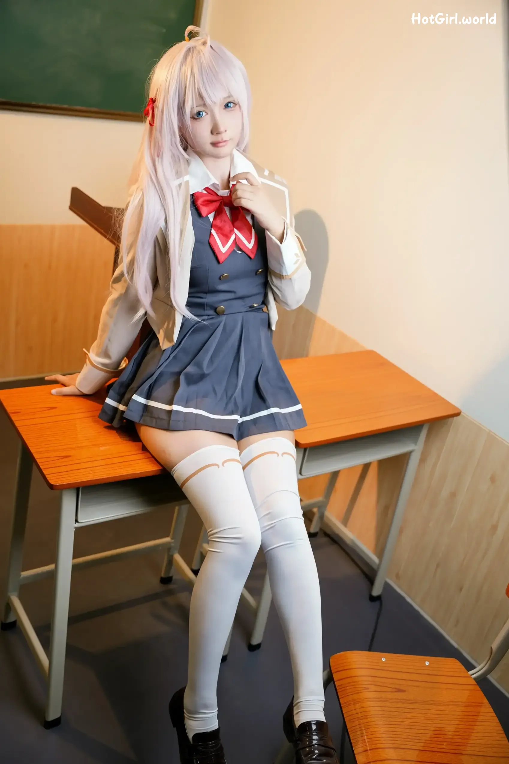 Coser-喜欢爱理吗-不时以俄语轻声遮羞的邻座艾莉同学 第13张图