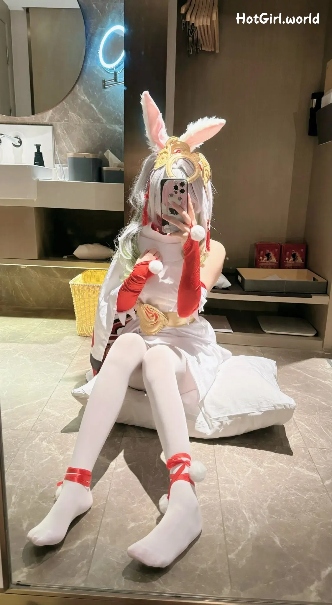 Coser-兔三岁-ss8888t-高颜小仙女-被怪叔叔骗到酒店无套中出 第60张图