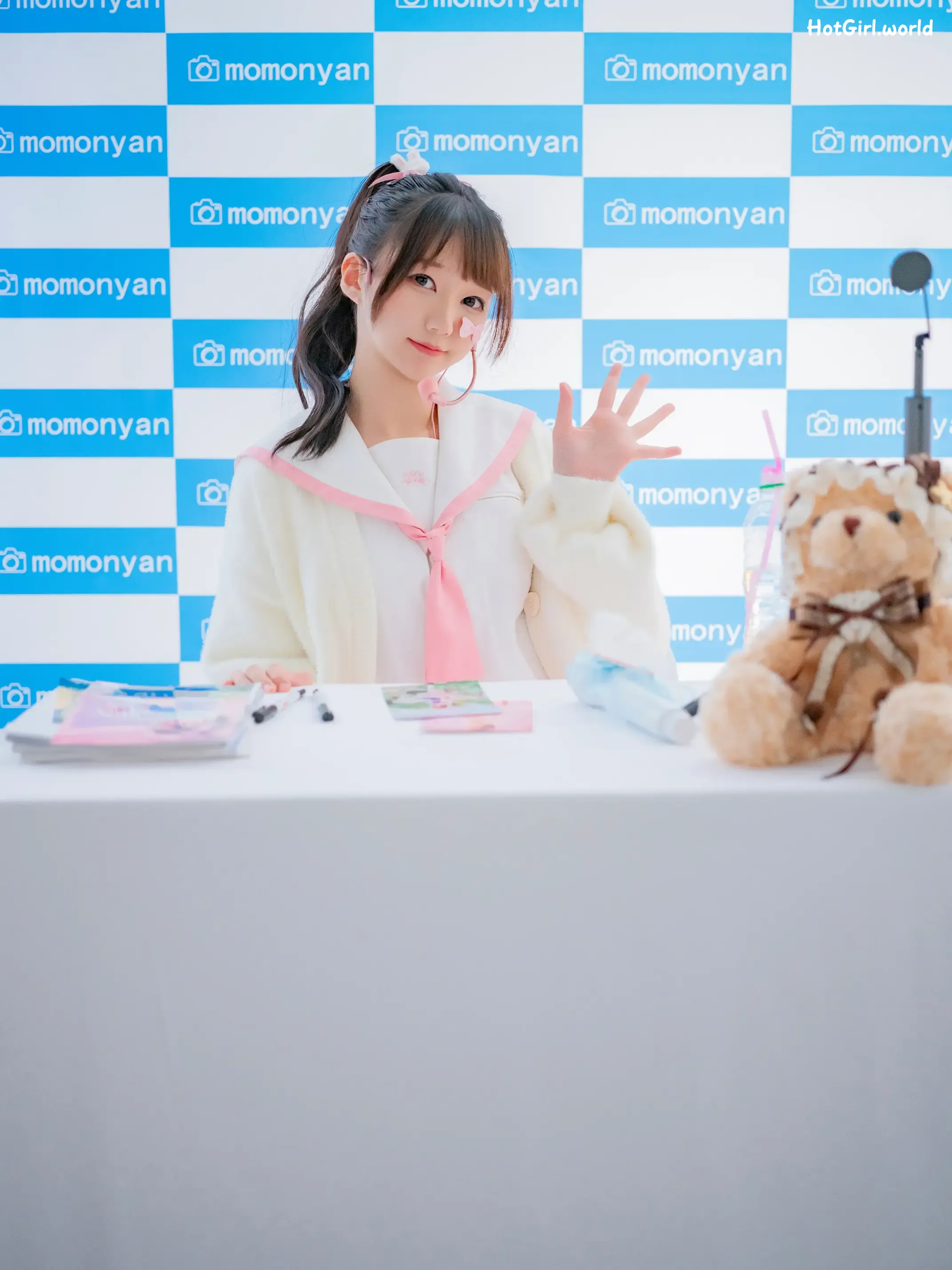 Coser-NAGISA魔物喵-ビキニアイドルのサイン会 第2张图