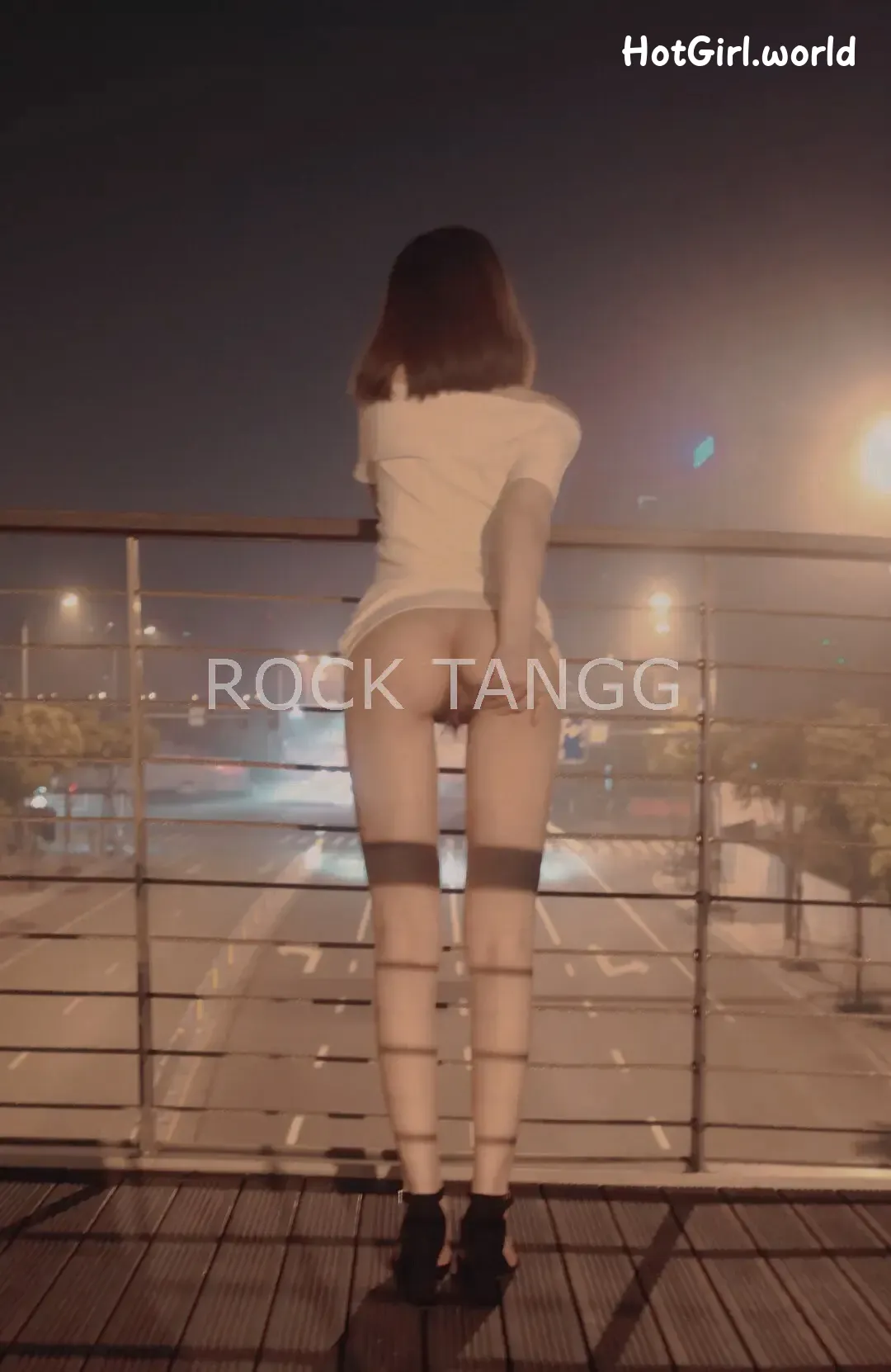 RockTangg-X白虎福利姬-夜行露出-车厢调教 第10张图
