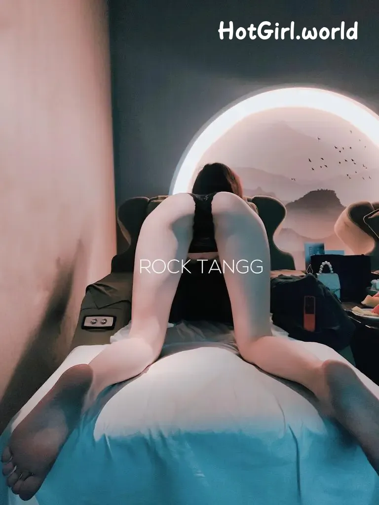 RockTangg-X白虎福利姬-夜行露出-车厢调教 第16张图