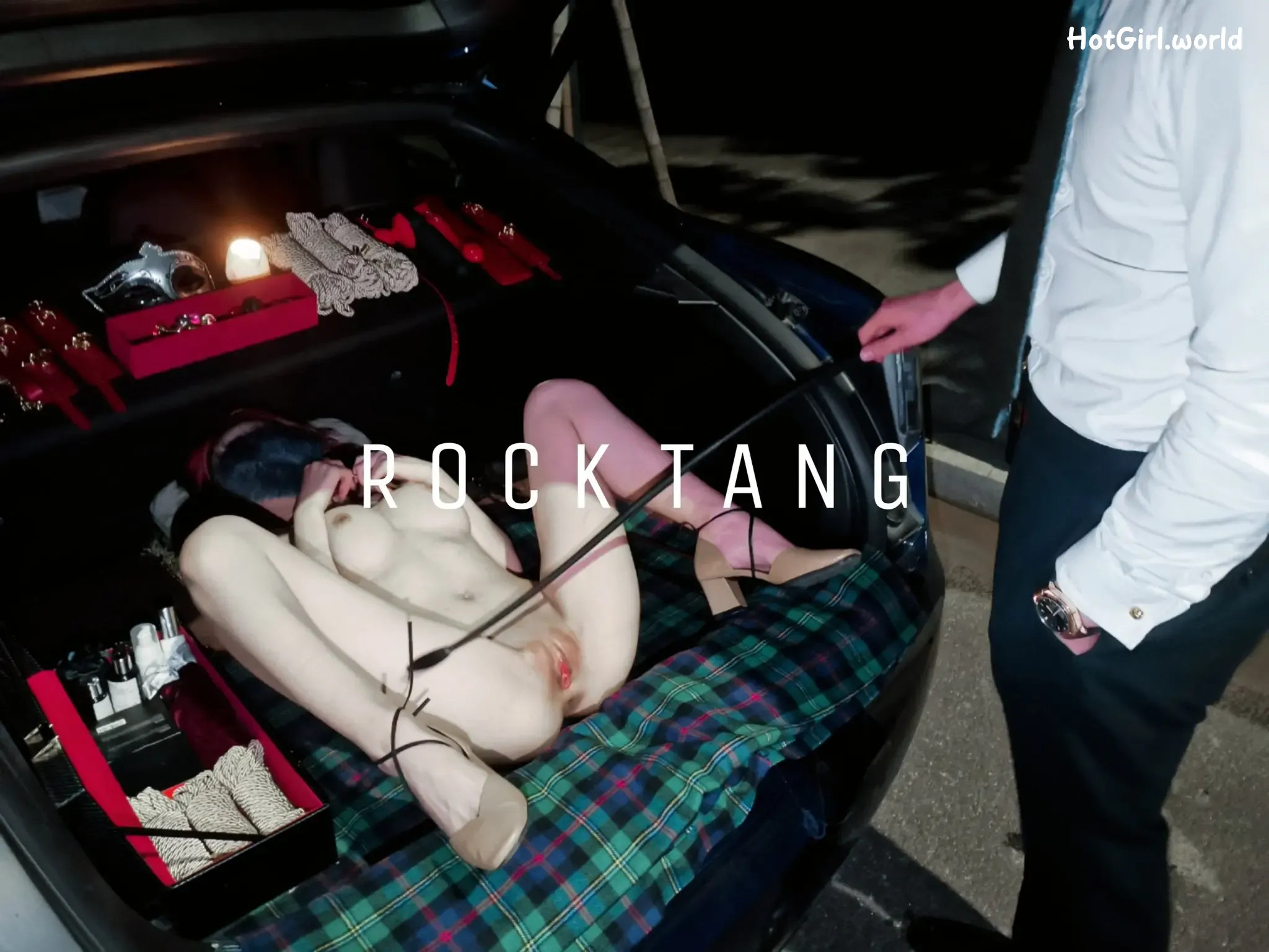 RockTangg-X白虎福利姬-夜行露出-车厢调教 第40张图