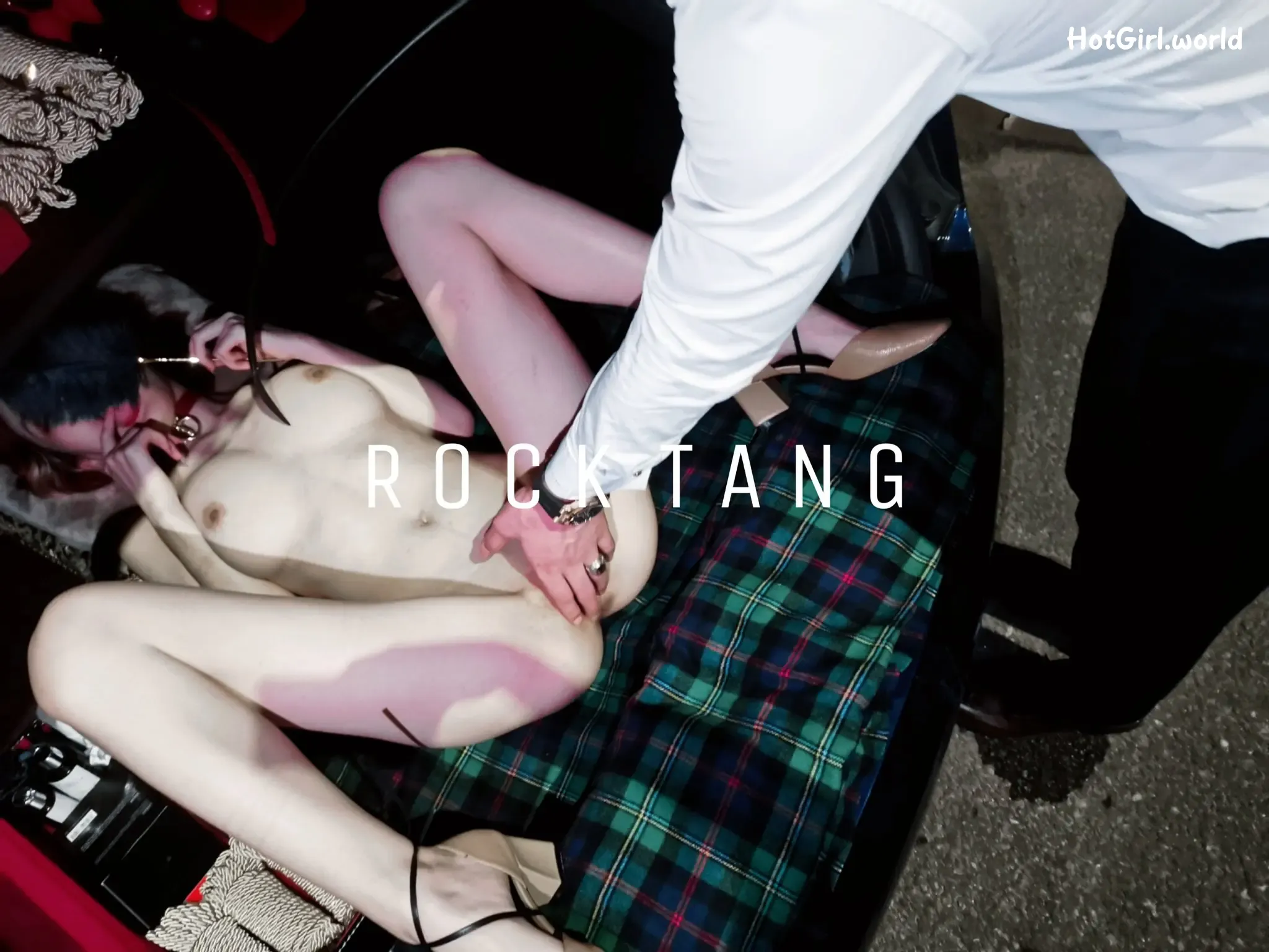 RockTangg-X白虎福利姬-夜行露出-车厢调教 第41张图