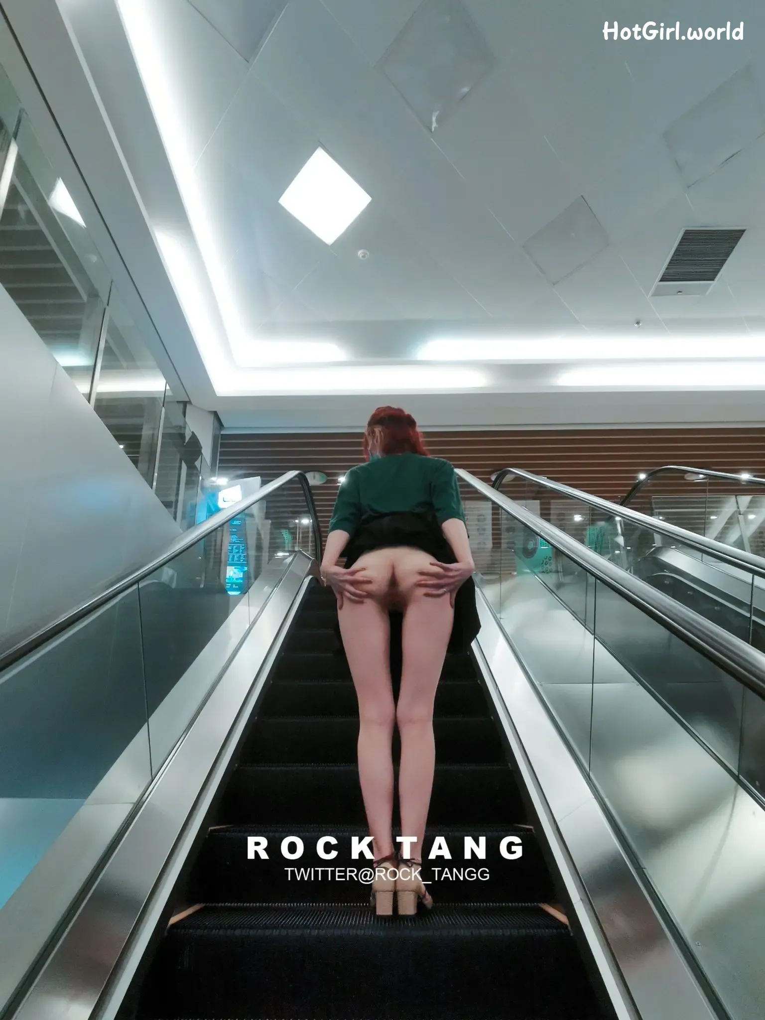 RockTangg-X白虎福利姬-夜行露出-车厢调教 第62张图