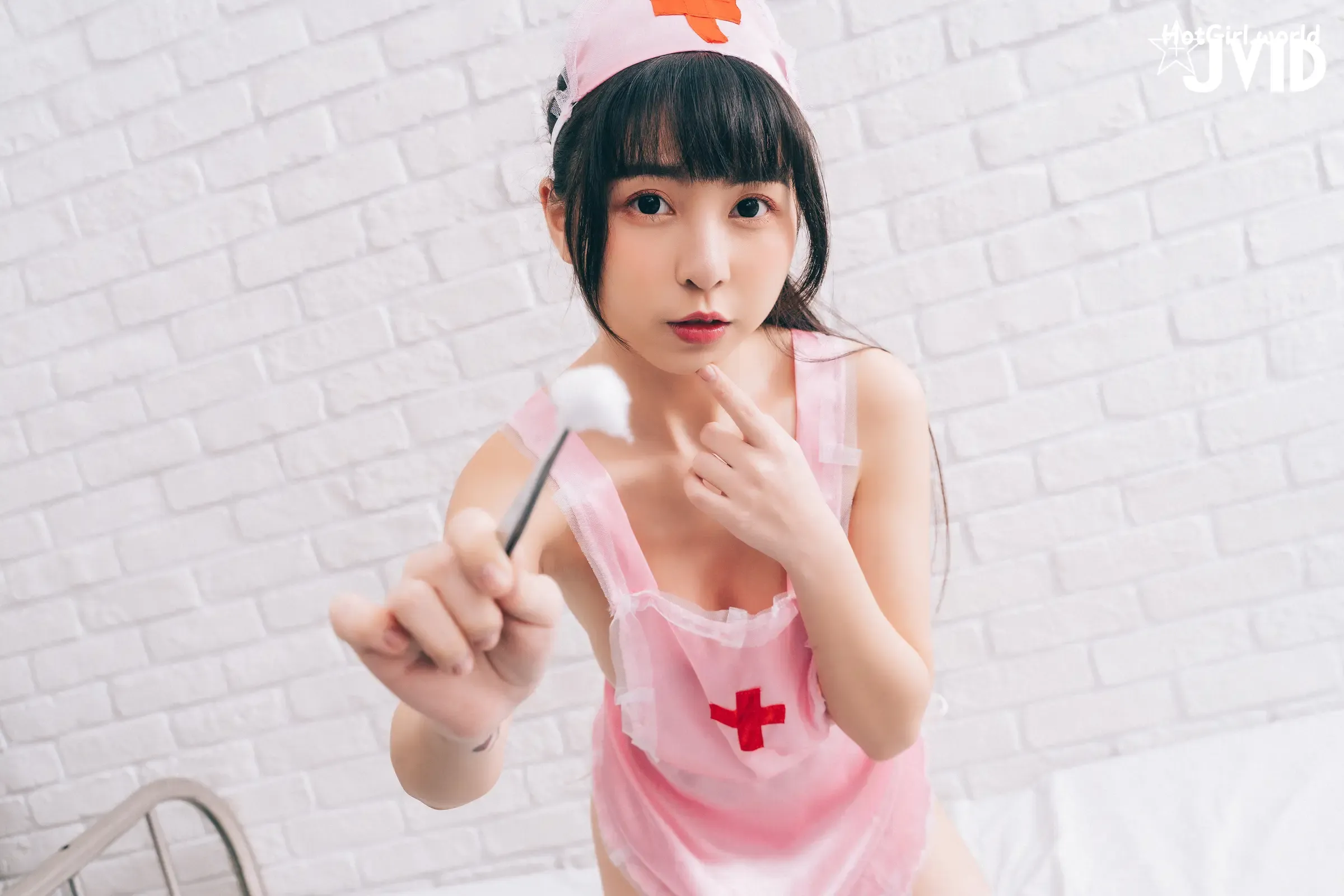 JVID-月台尼-Tiny-讓情色巨乳護士用女上位幫你搖出來吧 第17张图