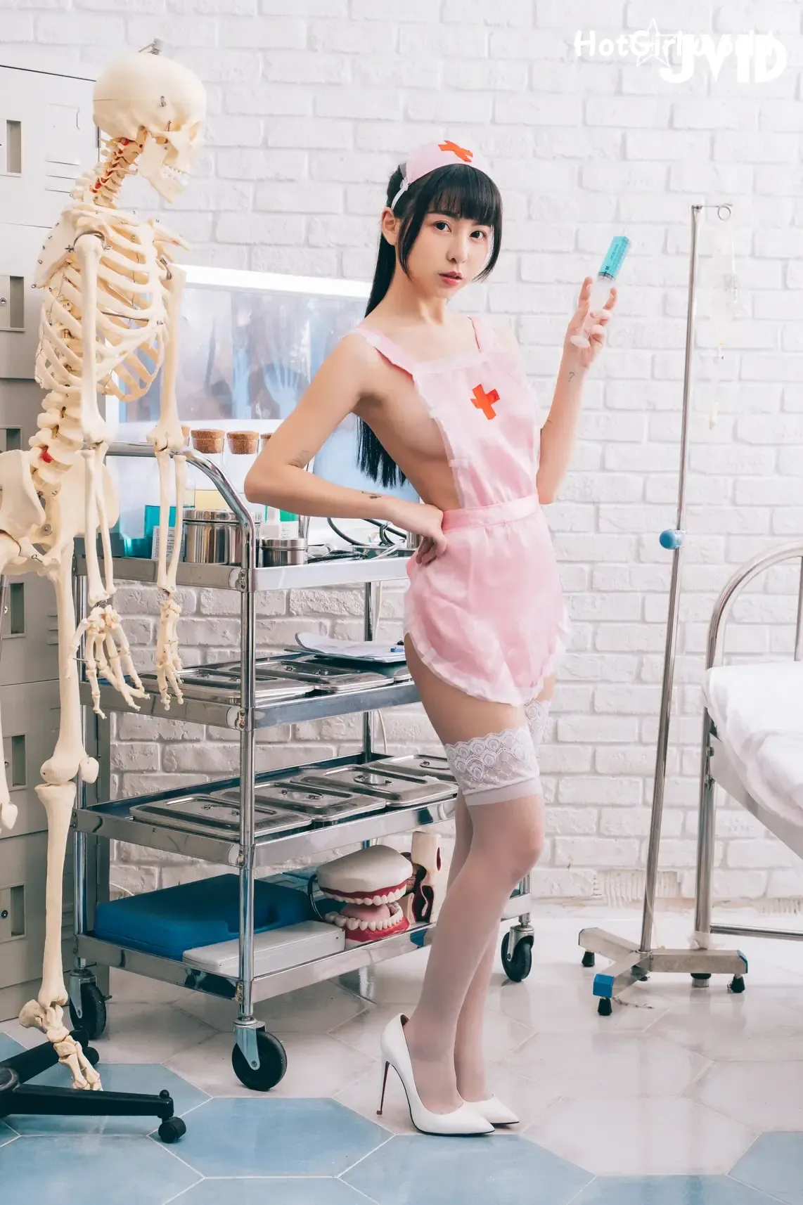 JVID-月台尼-Tiny-讓情色巨乳護士用女上位幫你搖出來吧 第35张图