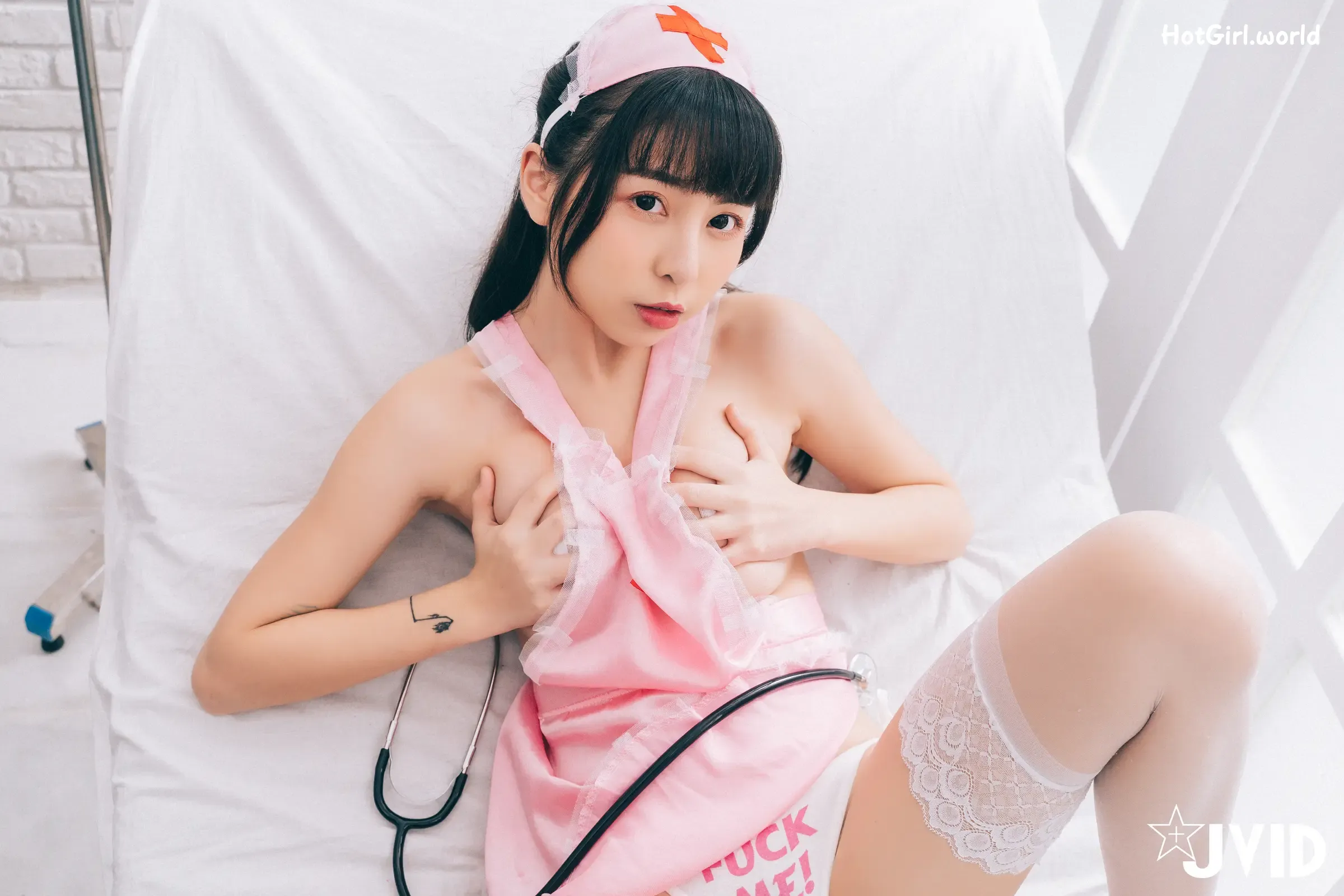 JVID-月台尼-Tiny-讓情色巨乳護士用女上位幫你搖出來吧 第40张图