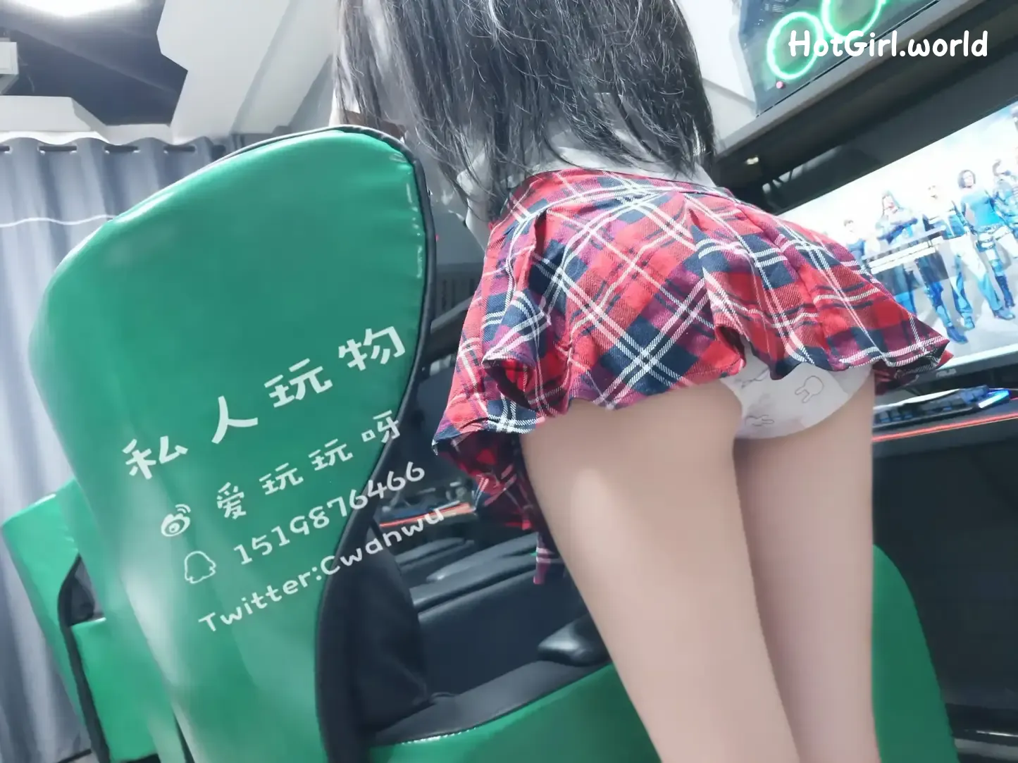 Coser-私人玩物-网吧露出（4 videos） 第7张图