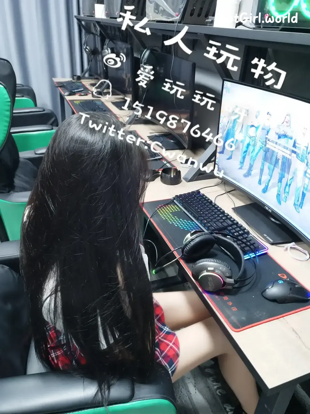 Coser-私人玩物-网吧露出（4 videos） 第13张图