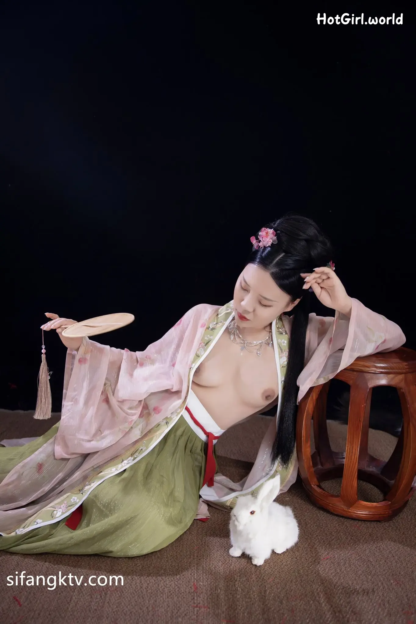 想入菲菲-X古风唯美情色摄影-约拍各色美模（3 videos） 第2张图