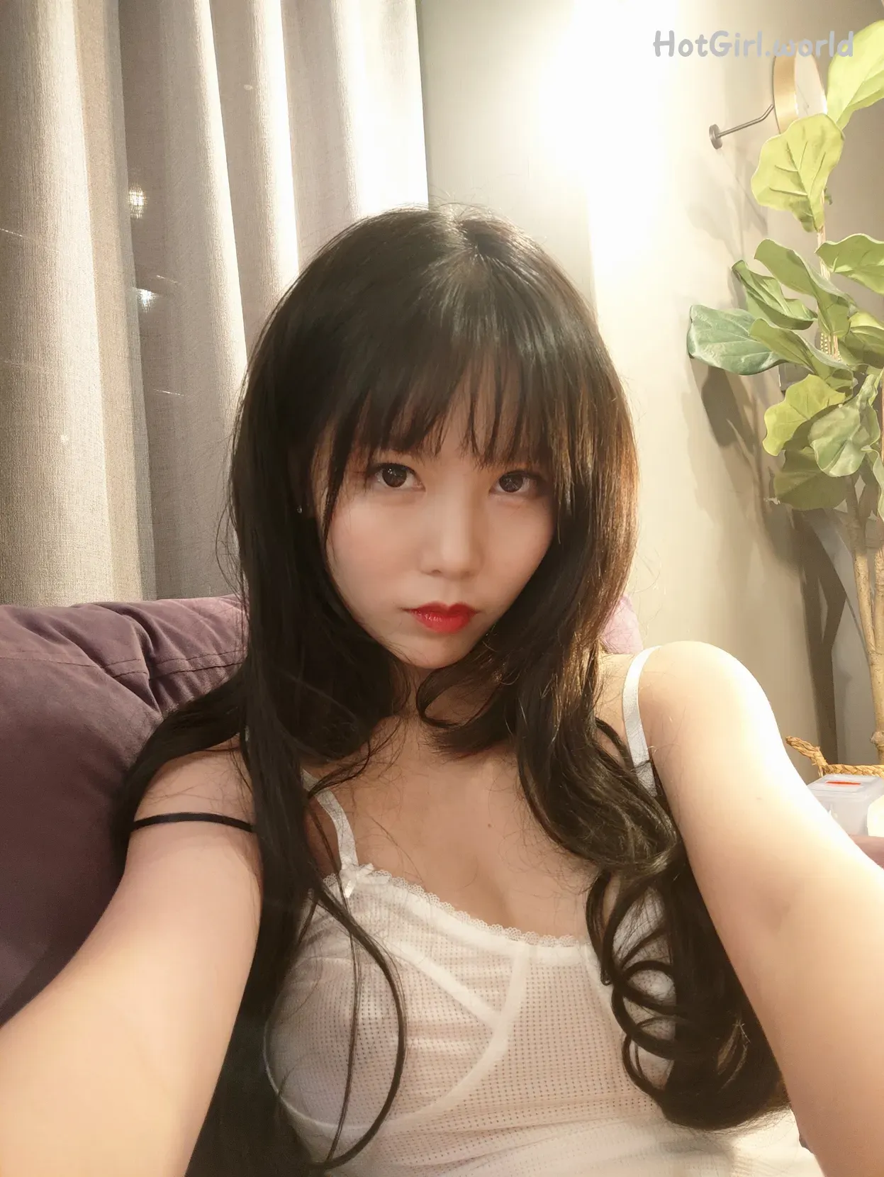 Coser-抖娘-利世-透视吊带自拍 第3张图