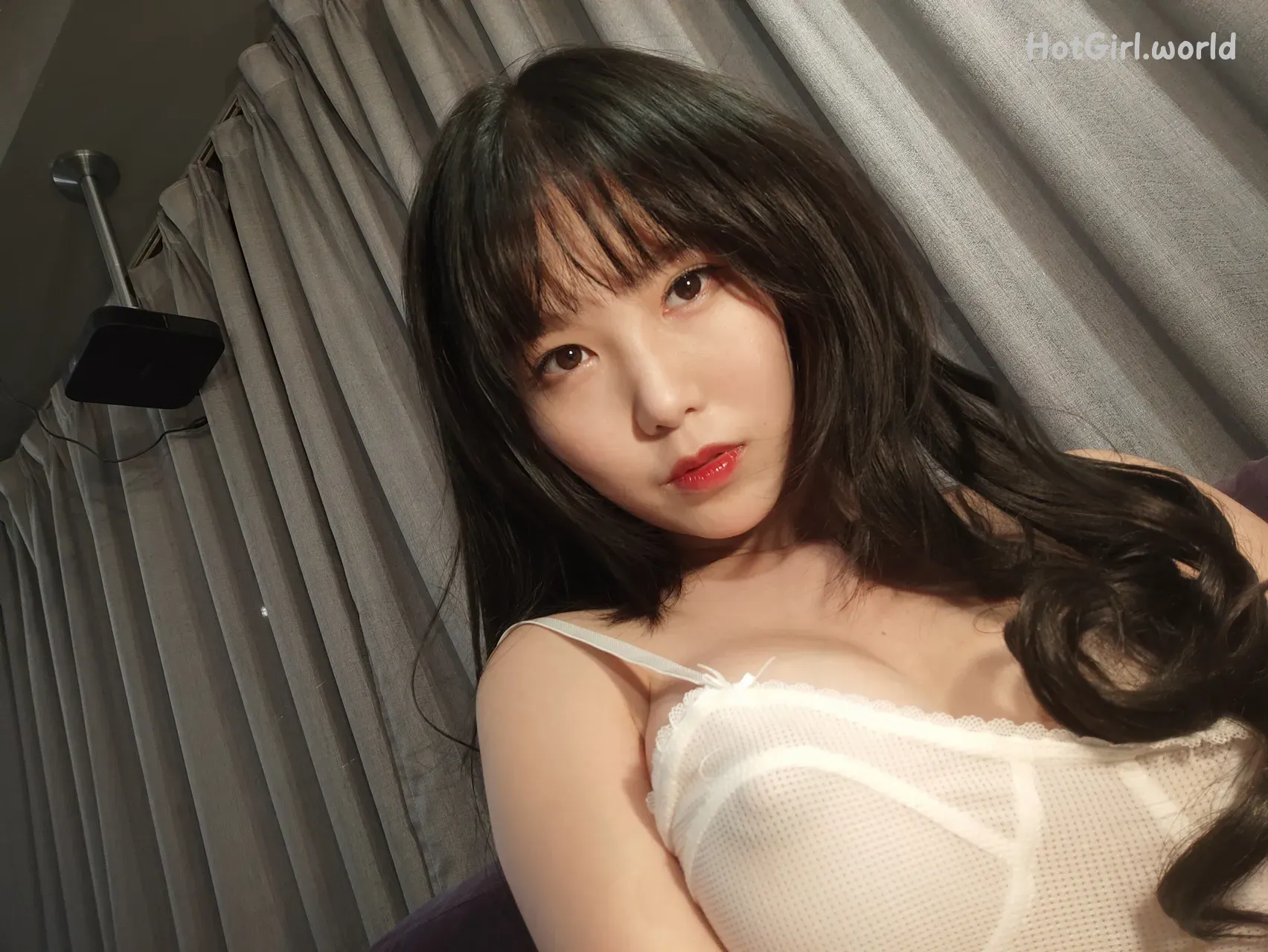 Coser-抖娘-利世-透视吊带自拍 第11张图