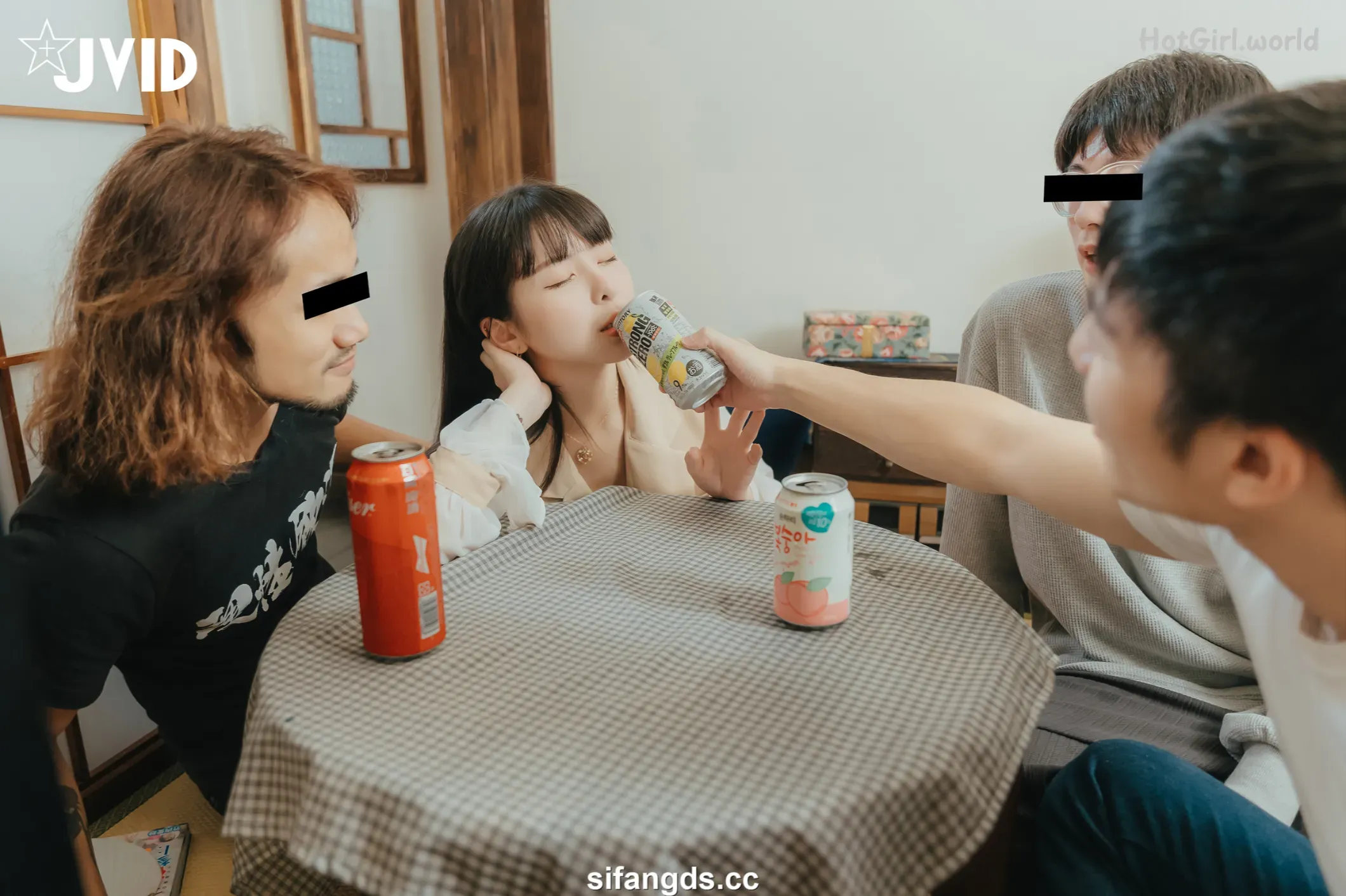 JVID-月台尼-Tiny-女大生-交友不慎-被學長們酒後亂性-原本要慶祝-Tiny拿到獎學金-現在身上都是獎學精 第9张图