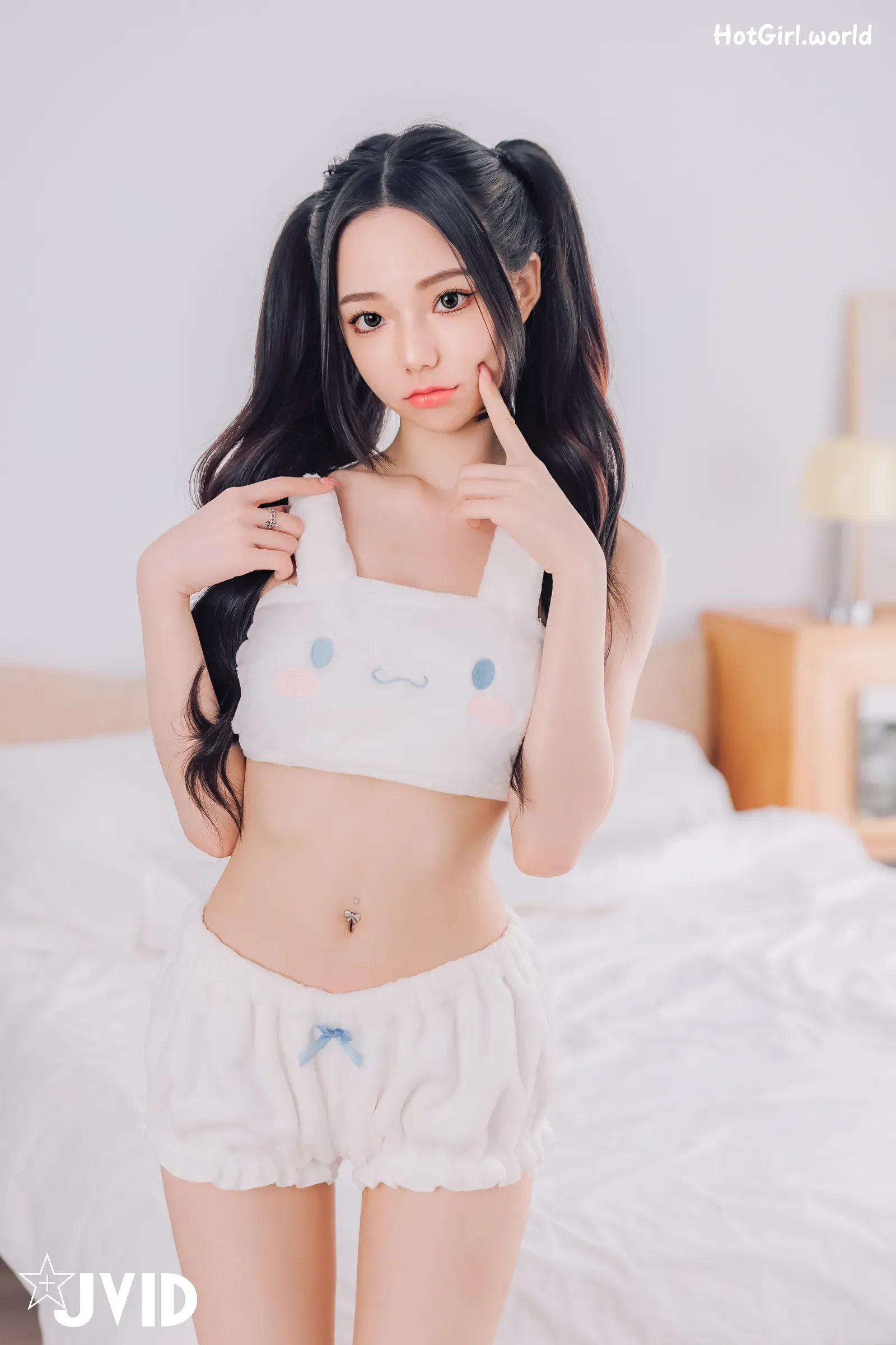 JVID-胎尼-&-啾啾-啾啾親自開箱豪華AI情慾娃娃Tiny真人比例完美粉嫩E奶激情互動舌吻揉奶樣樣來 第24张图