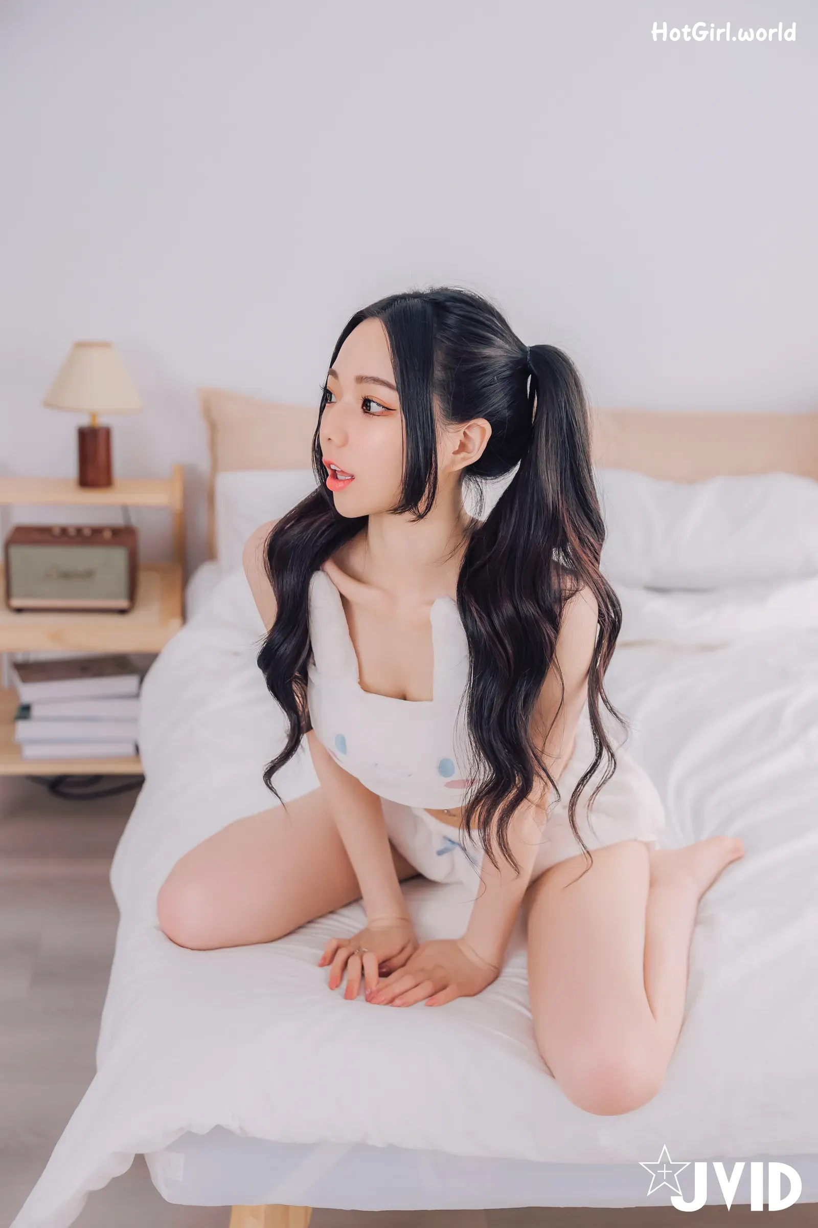 JVID-胎尼-&-啾啾-啾啾親自開箱豪華AI情慾娃娃Tiny真人比例完美粉嫩E奶激情互動舌吻揉奶樣樣來 第75张图