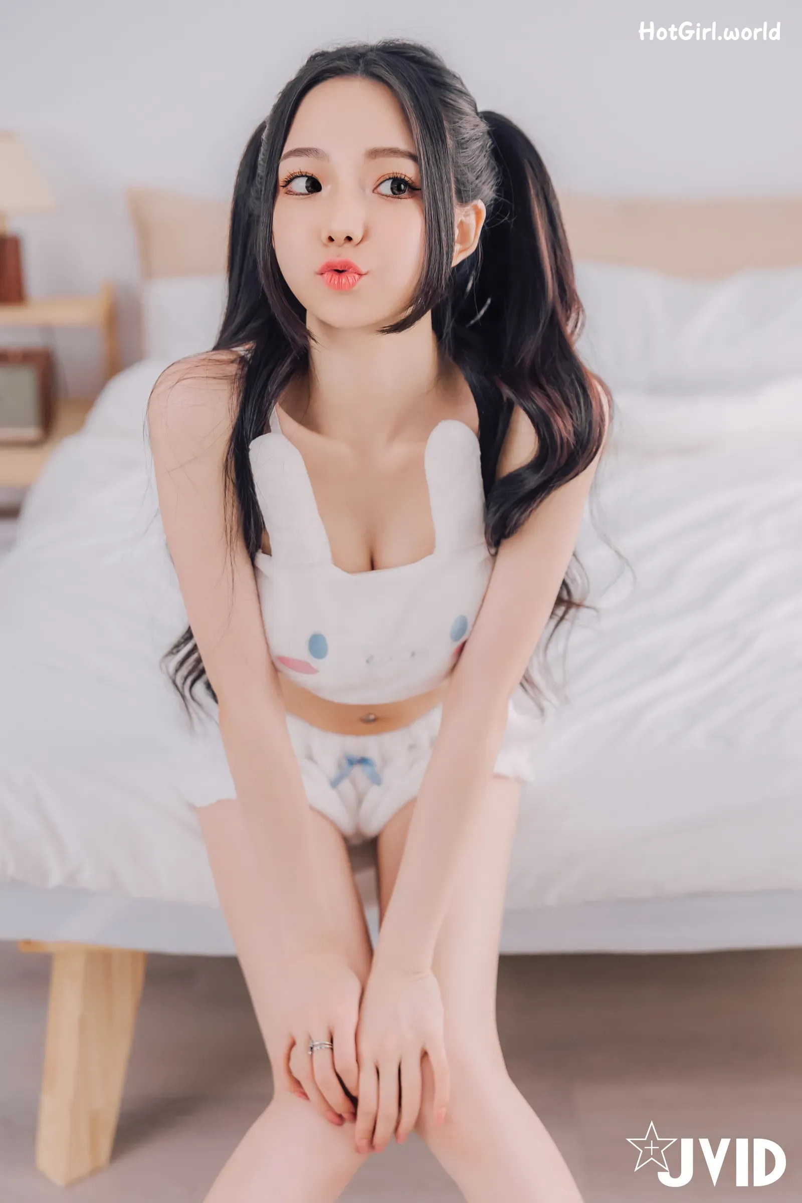 JVID-胎尼-&-啾啾-啾啾親自開箱豪華AI情慾娃娃Tiny真人比例完美粉嫩E奶激情互動舌吻揉奶樣樣來 第84张图