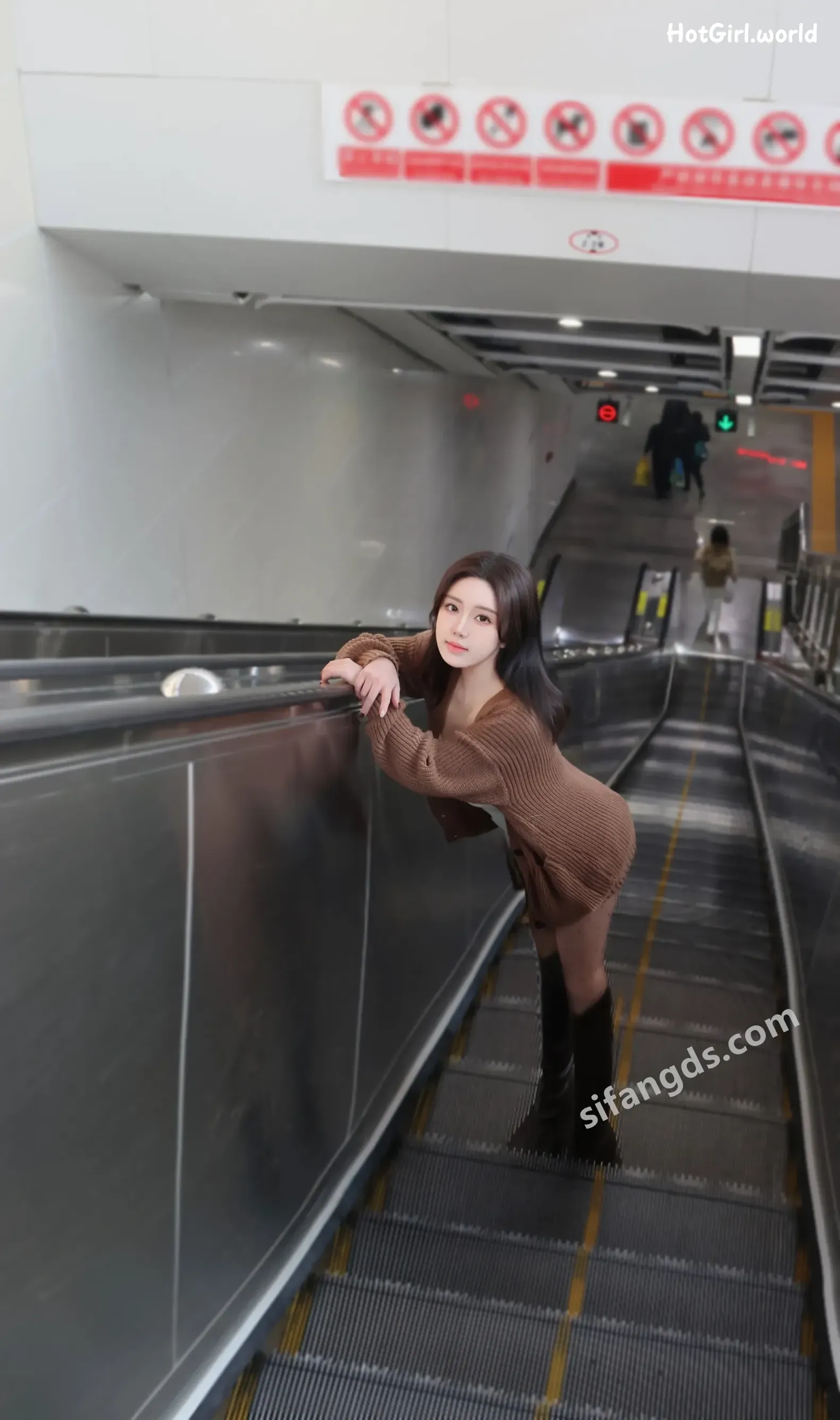 XR Uncensored-小薯条-nienie-R18-秀人网模特-25年首秀-地铁站露出 第17张图