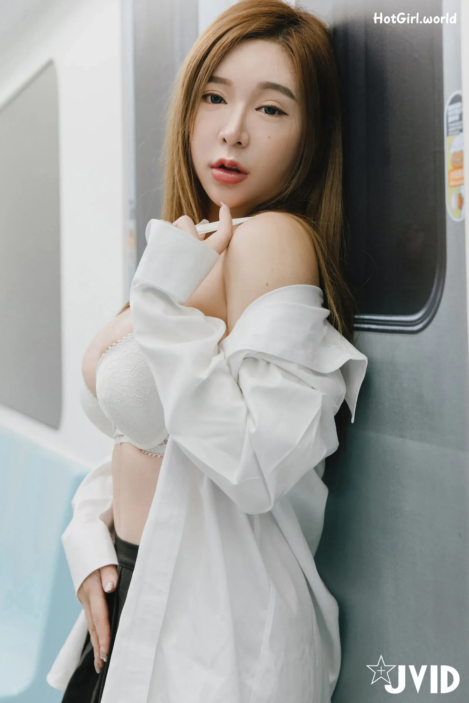 JVID-本壘奈-捷運巧遇爆乳學生妹本壘奈 第75张图