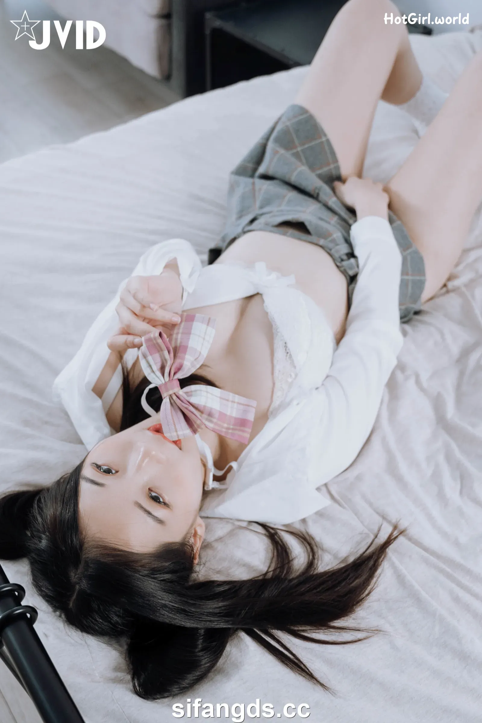 JVID-婕咪-Juice-雙馬尾女孩婕咪想在學長的胯下依偎-全裸無遮四點全開 第5张图