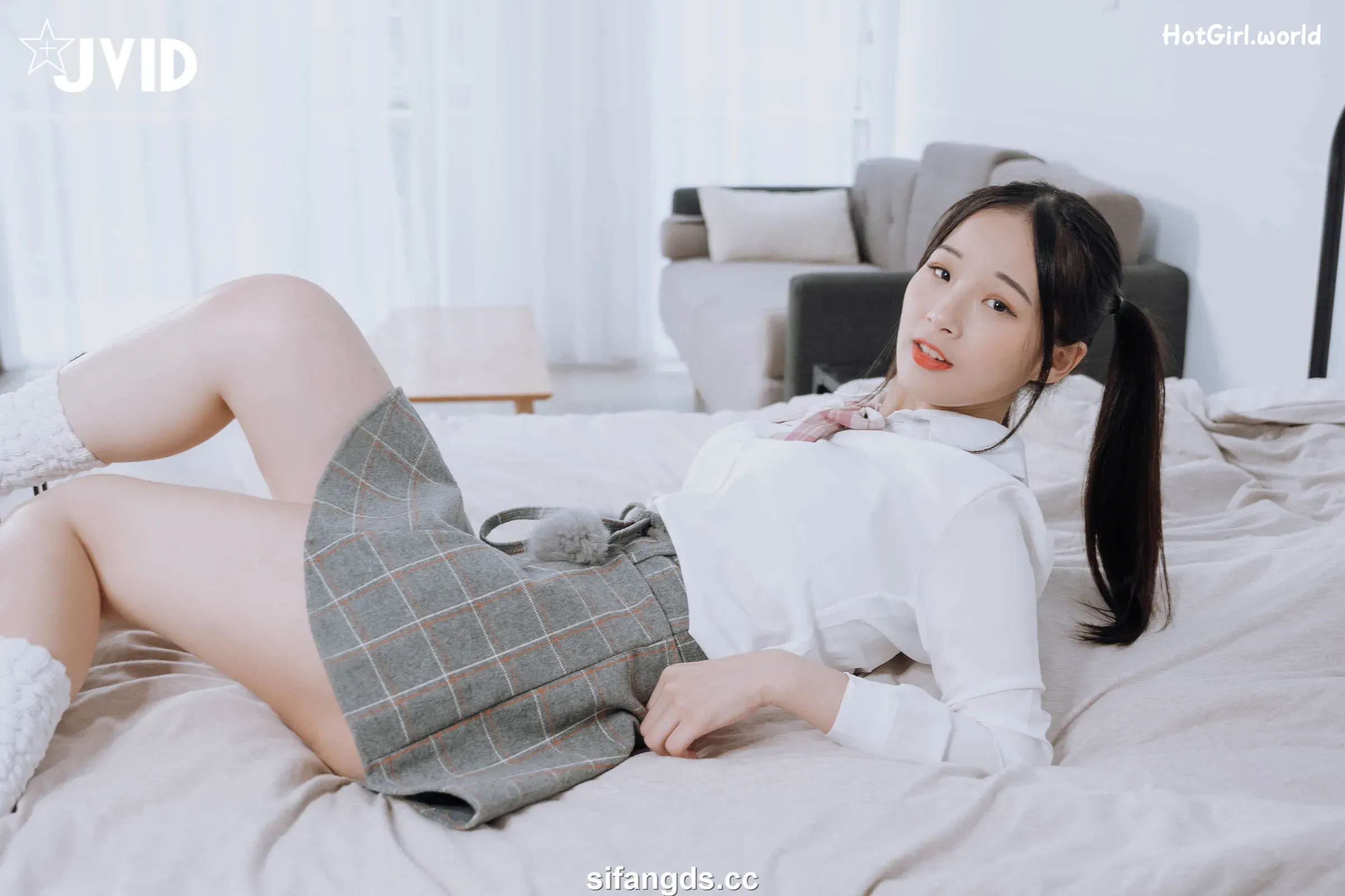 JVID-婕咪-Juice-雙馬尾女孩婕咪想在學長的胯下依偎-全裸無遮四點全開 第8张图