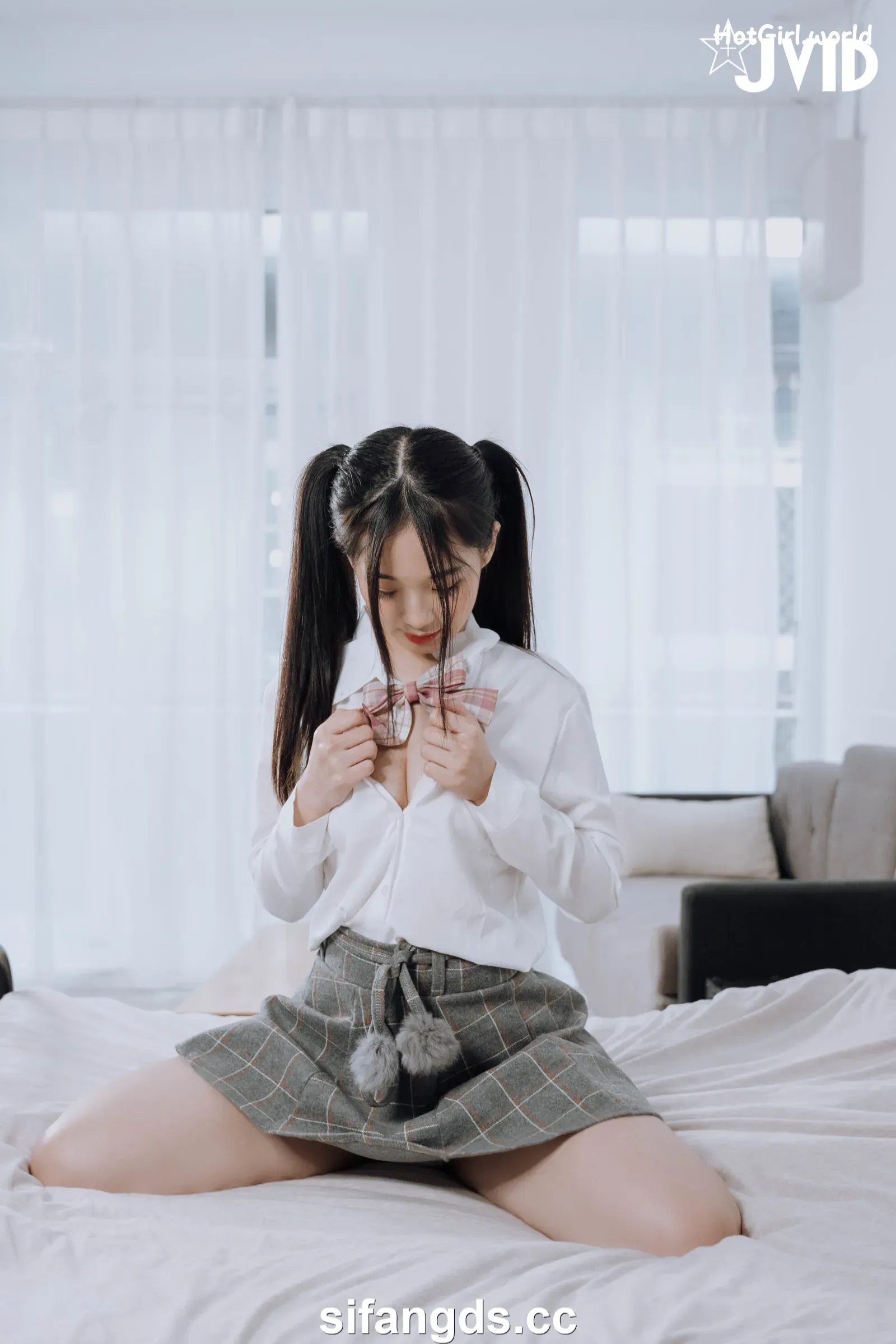 JVID-婕咪-Juice-雙馬尾女孩婕咪想在學長的胯下依偎-全裸無遮四點全開 第17张图