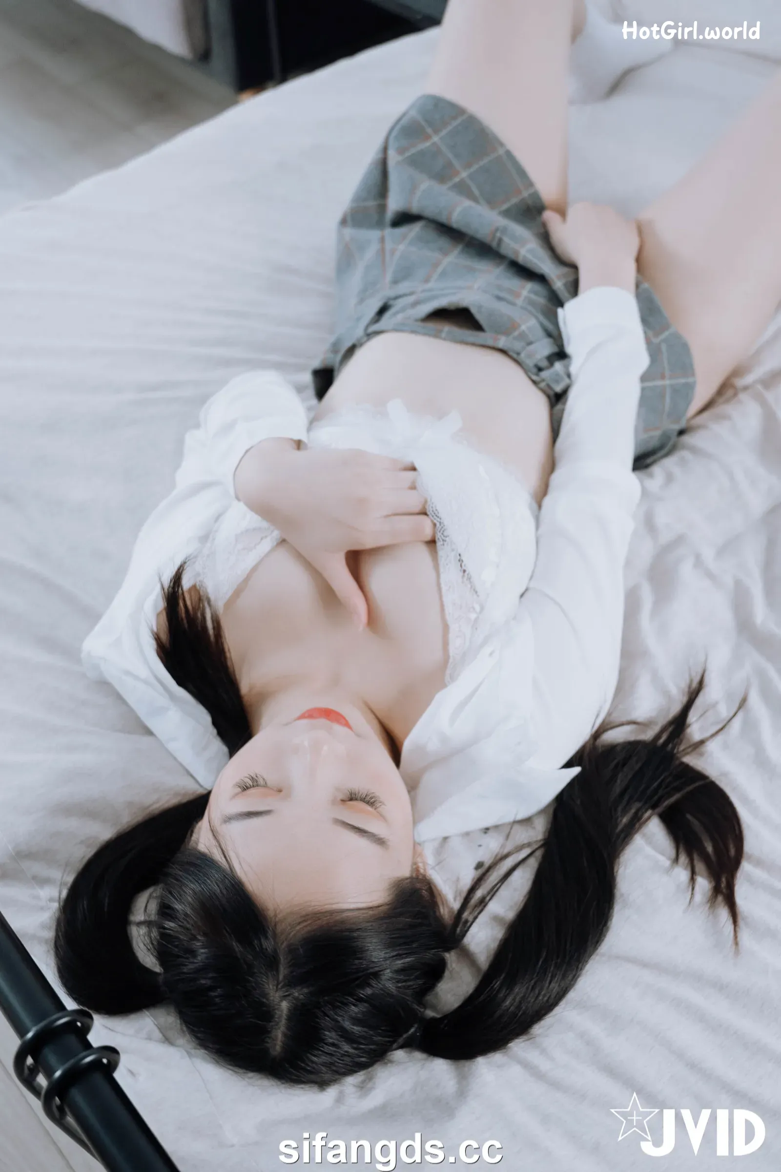 JVID-婕咪-Juice-雙馬尾女孩婕咪想在學長的胯下依偎-全裸無遮四點全開 第20张图