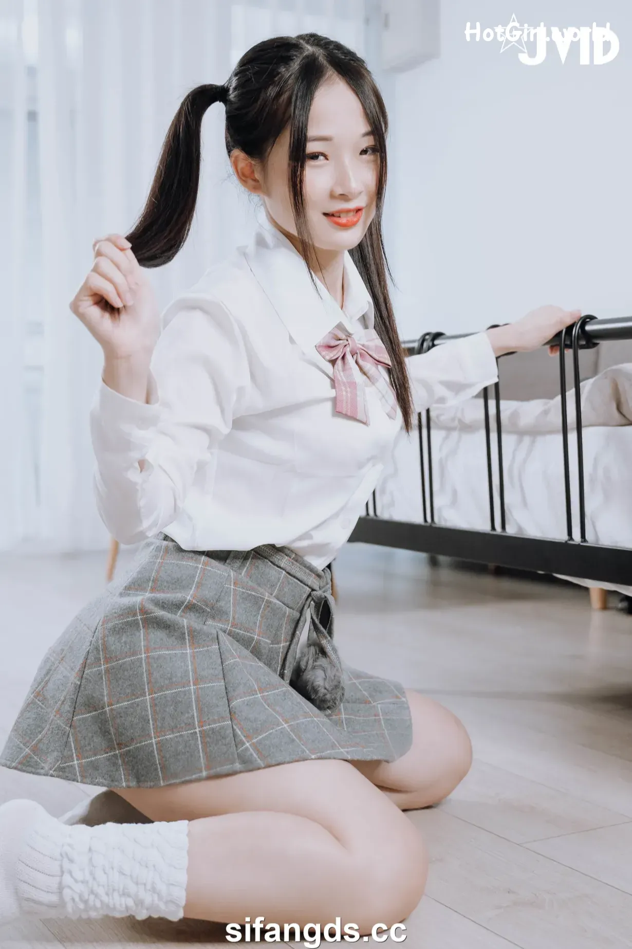 JVID-婕咪-Juice-雙馬尾女孩婕咪想在學長的胯下依偎-全裸無遮四點全開 第22张图