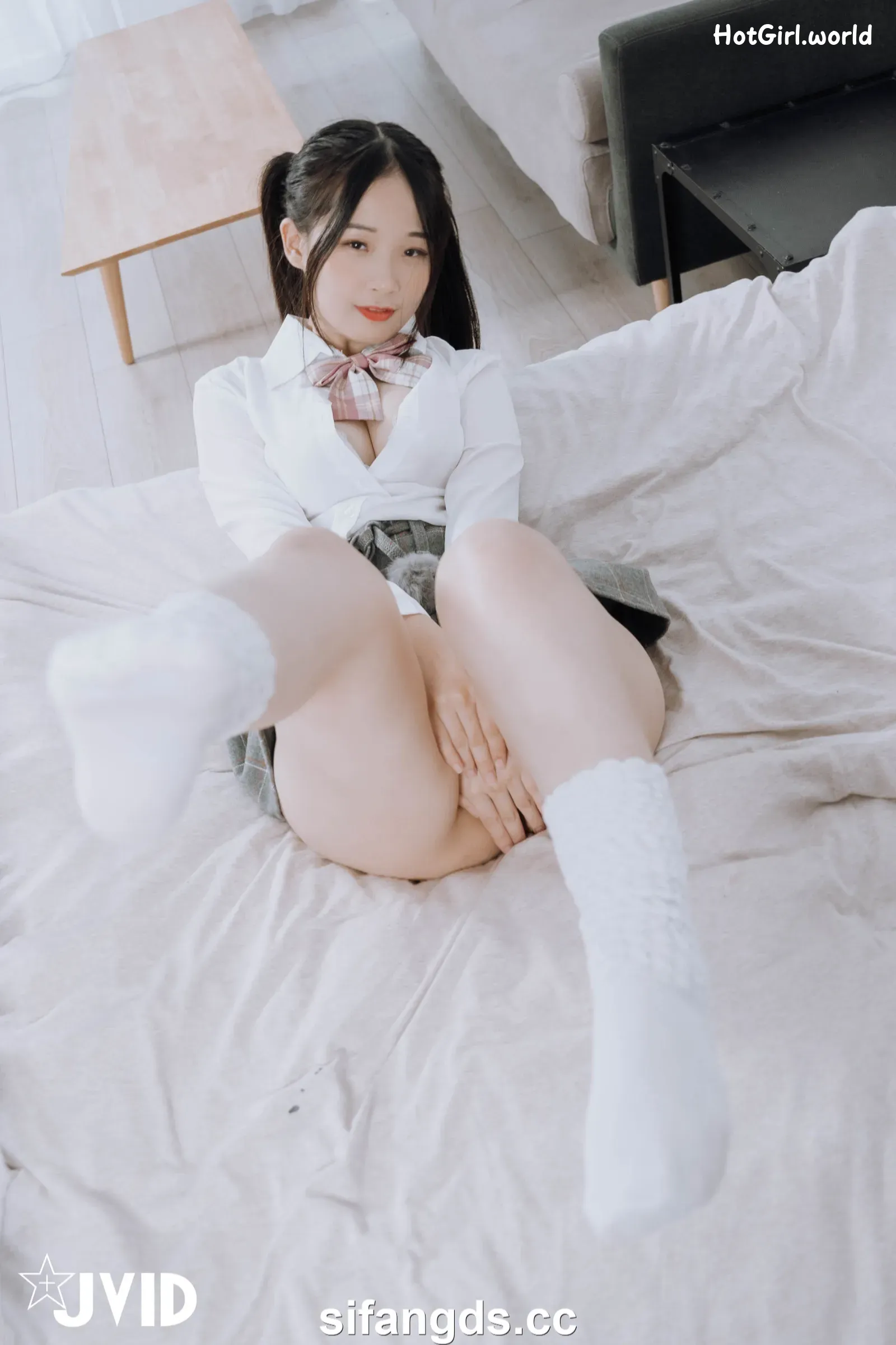 JVID-婕咪-Juice-雙馬尾女孩婕咪想在學長的胯下依偎-全裸無遮四點全開 第29张图
