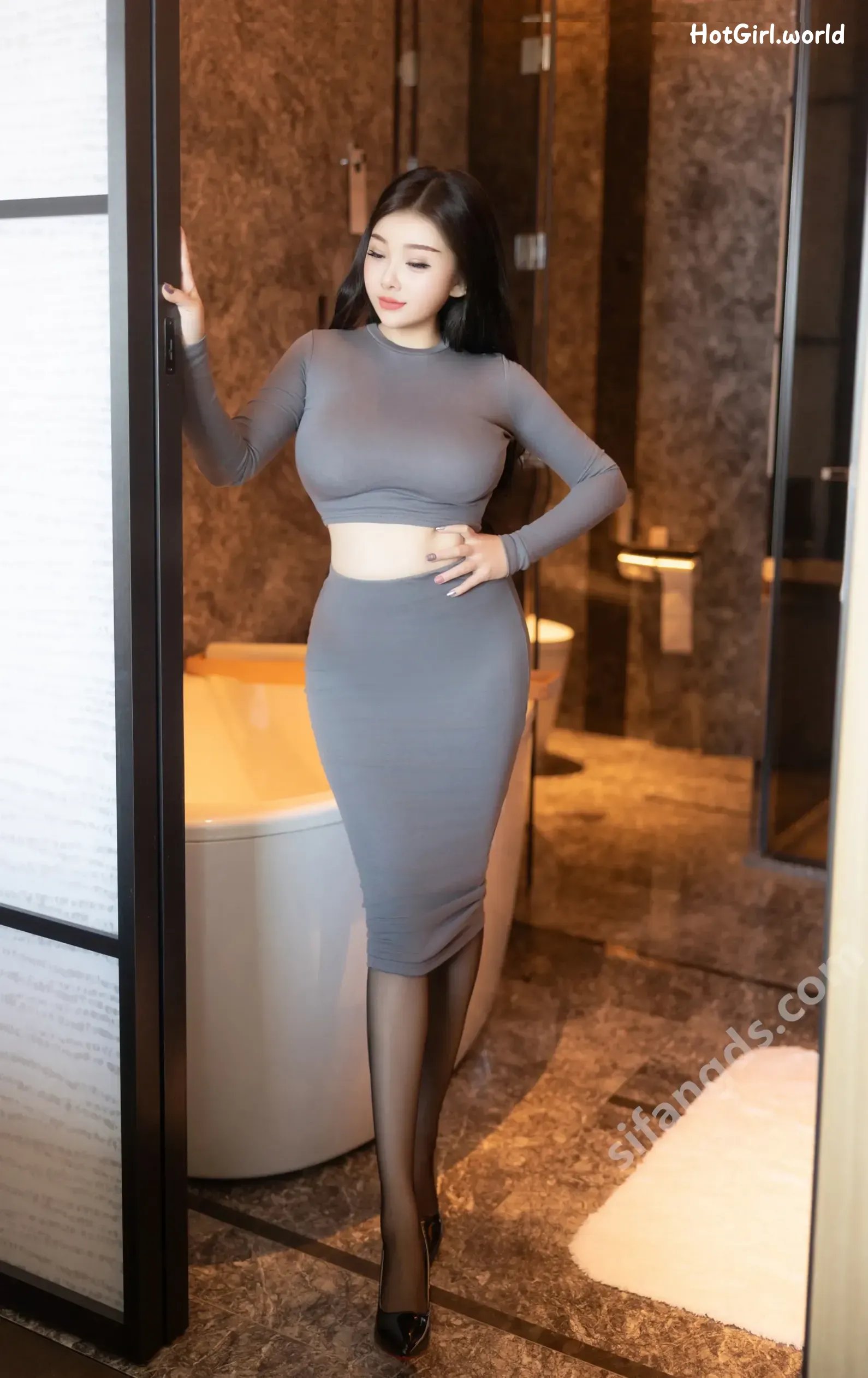 XR-Uncensored-白洁Bessie-R18-秀人网模特-哺乳期黑丝紧身裙 第34张图