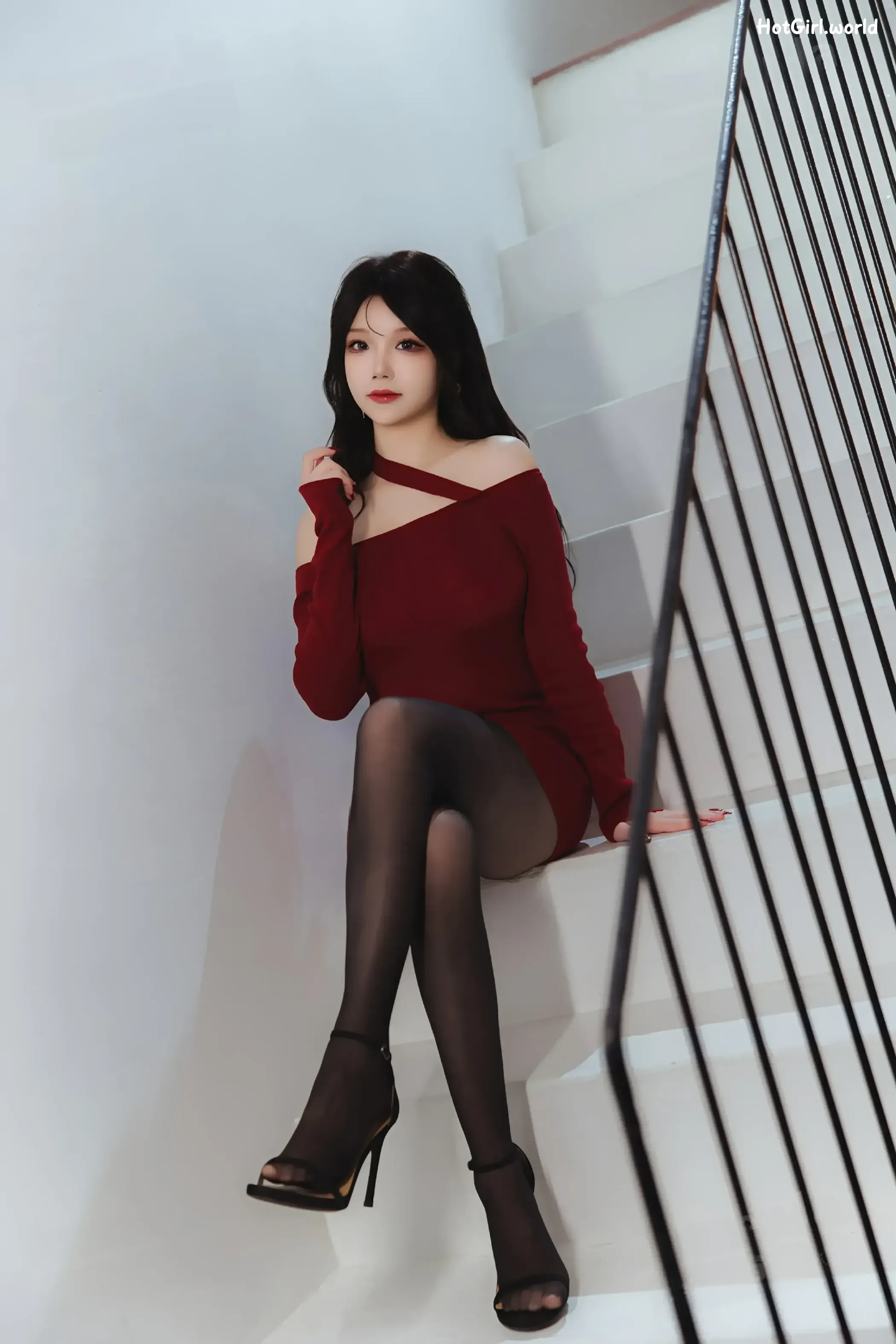 Coser-雪晴-Astra-红裙黑丝小娇妻 第55张图