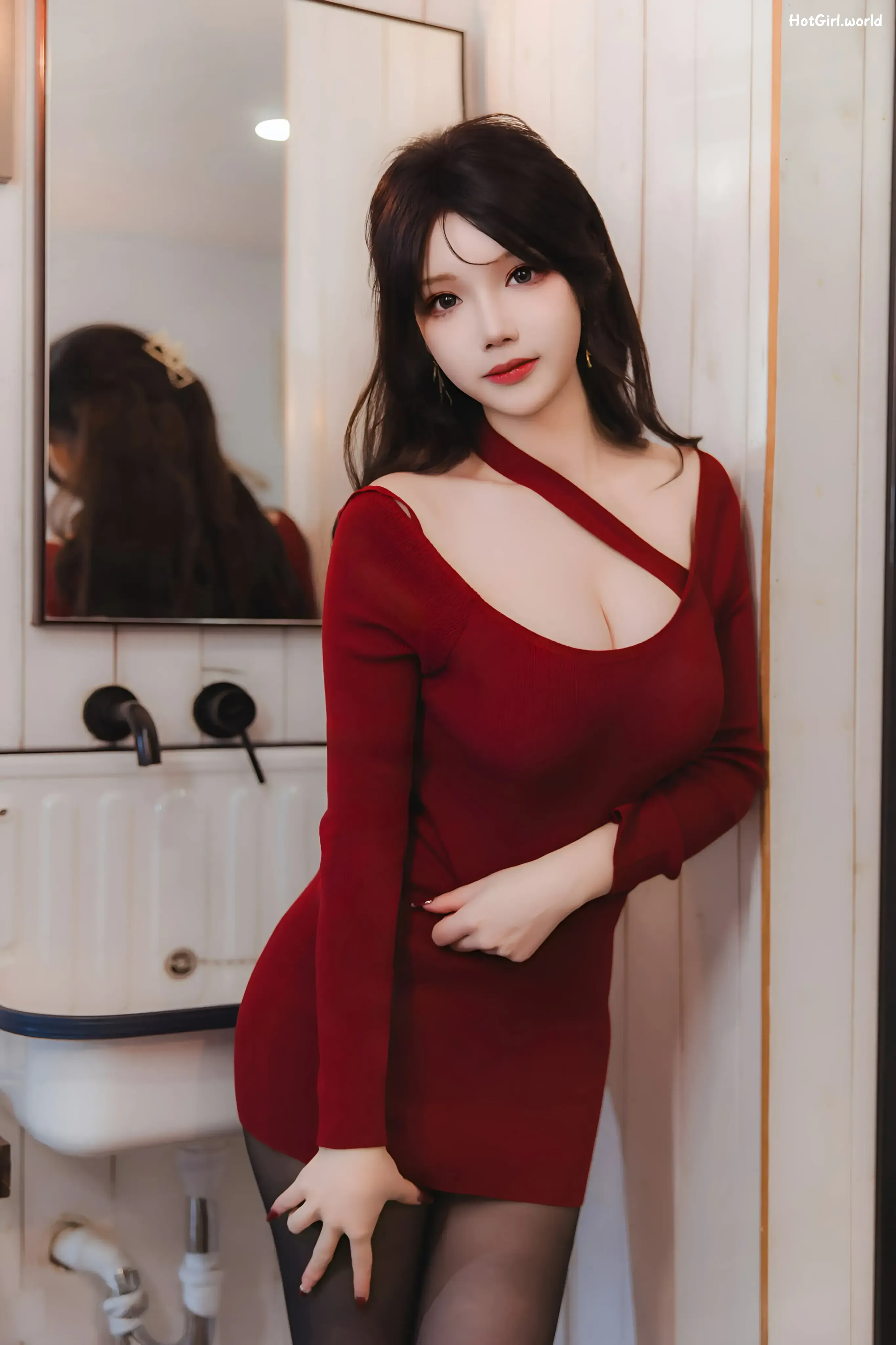 Coser-雪晴-Astra-红裙黑丝小娇妻 第56张图
