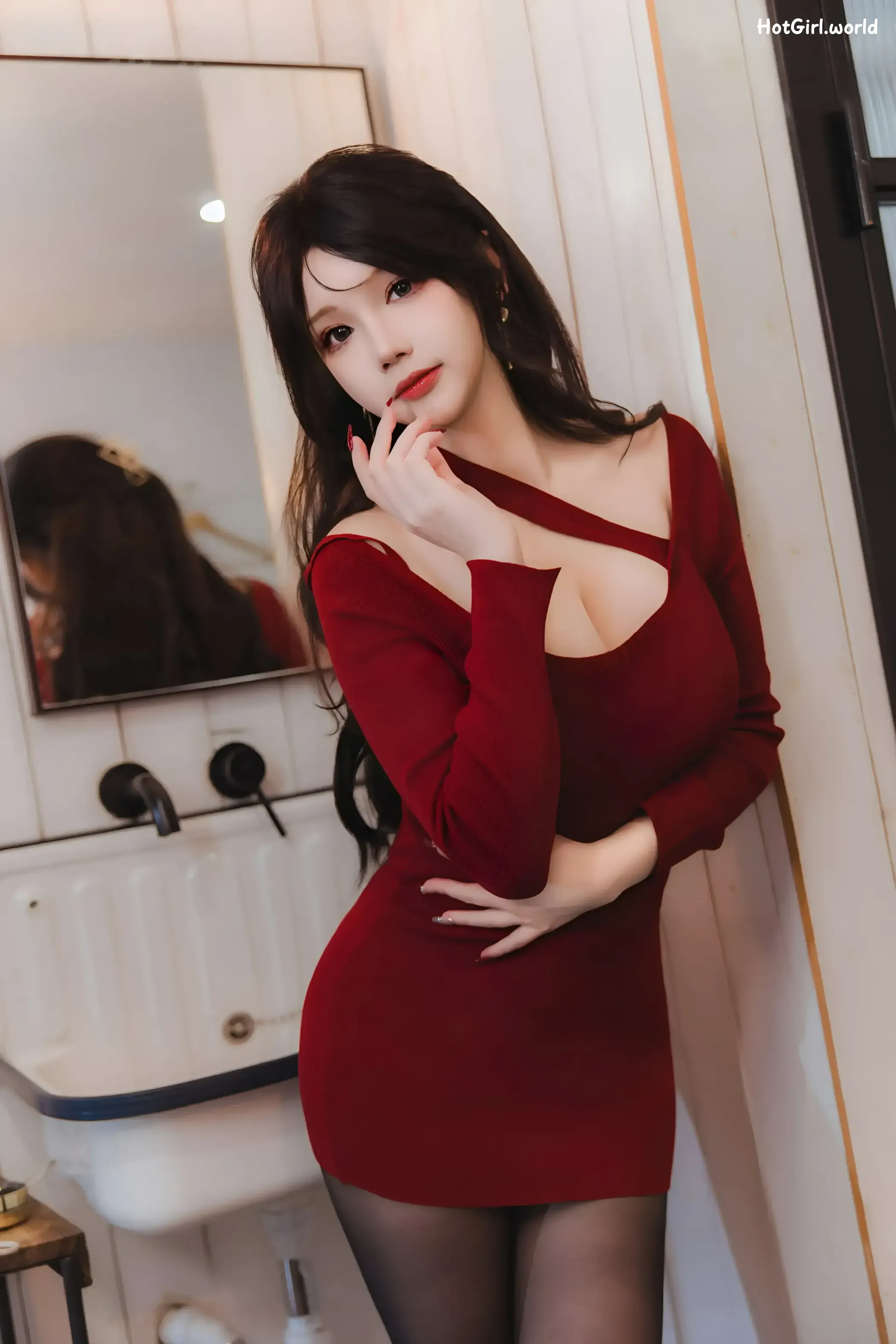 Coser-雪晴-Astra-红裙黑丝小娇妻 第63张图