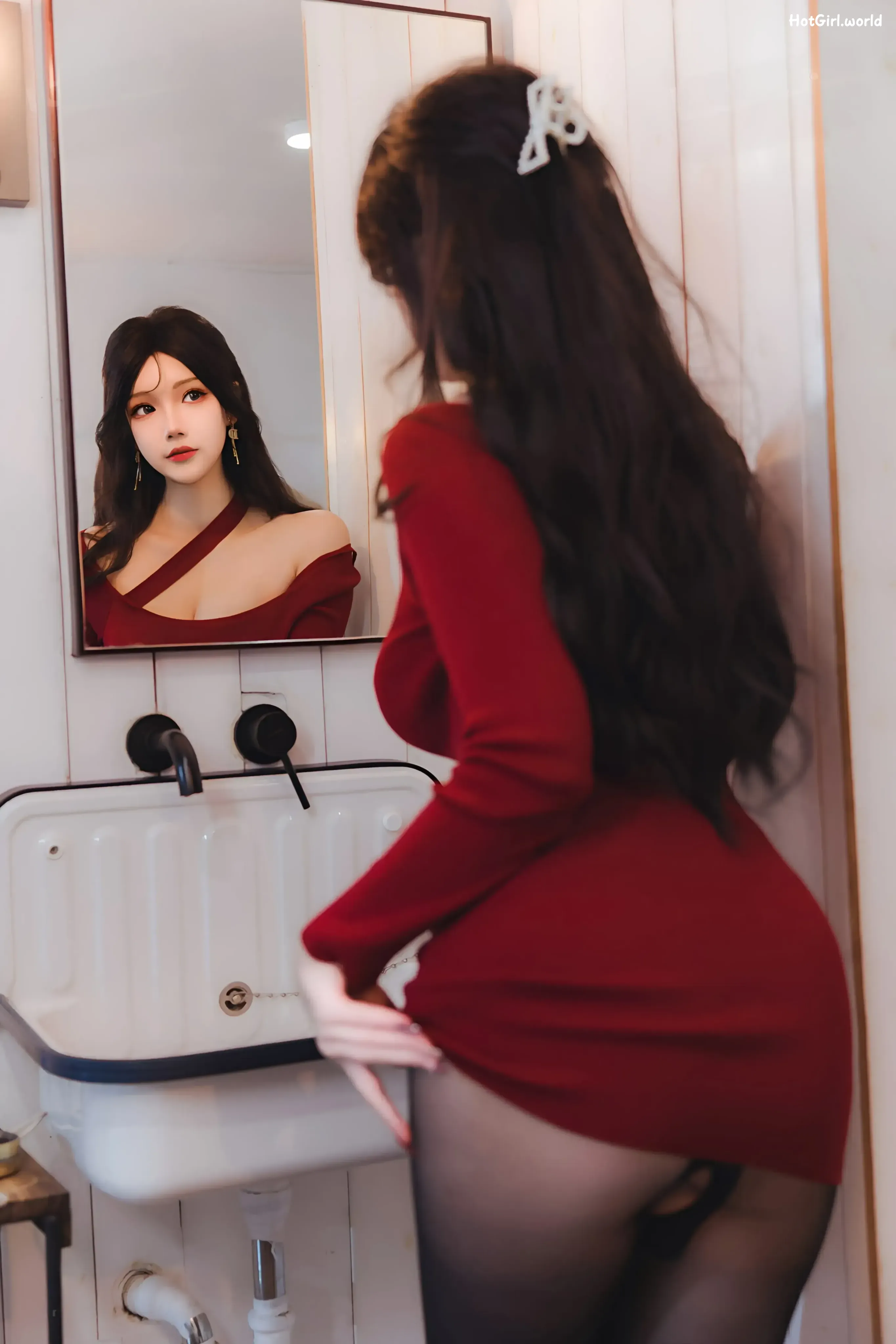 Coser-雪晴-Astra-红裙黑丝小娇妻 第65张图