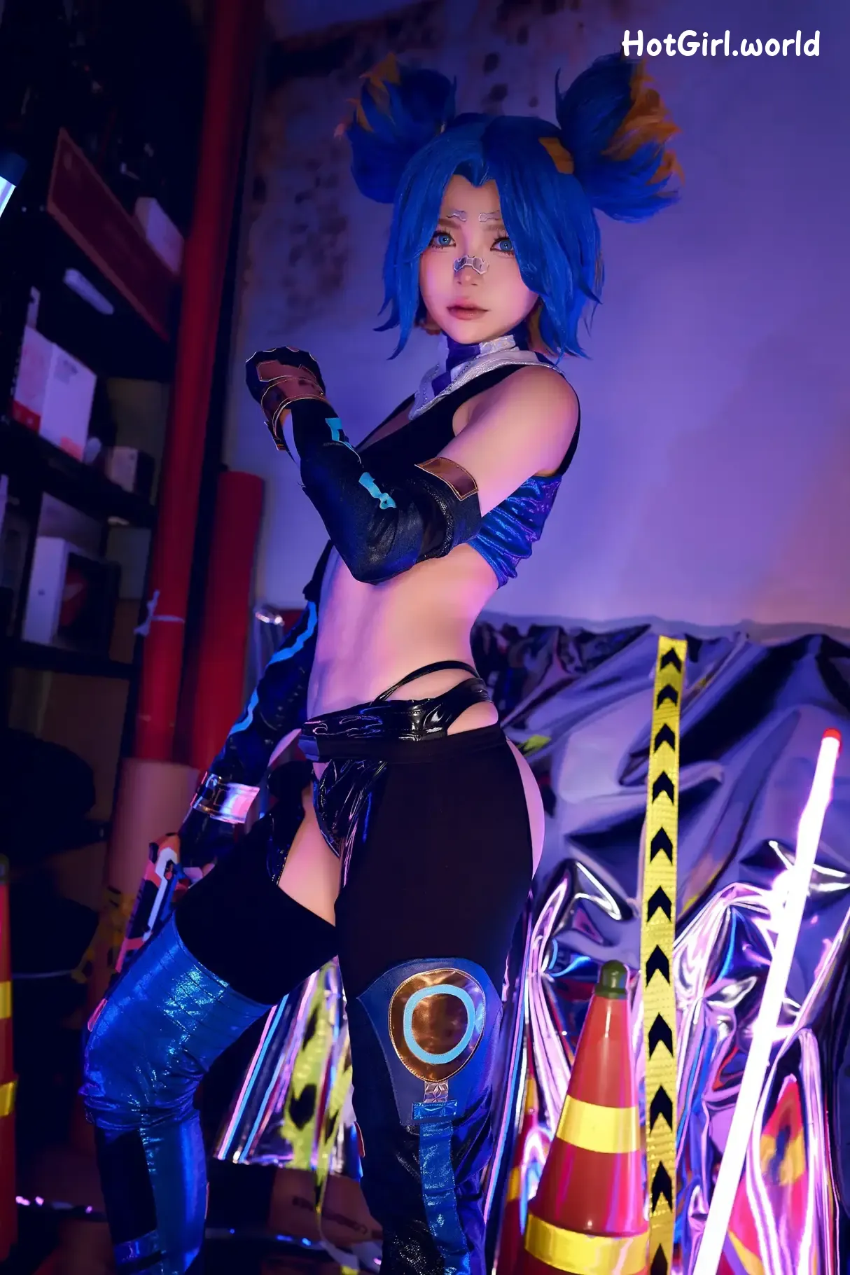 Coser-ZinieQ-Valorant Neon（2 videos） 第2张图