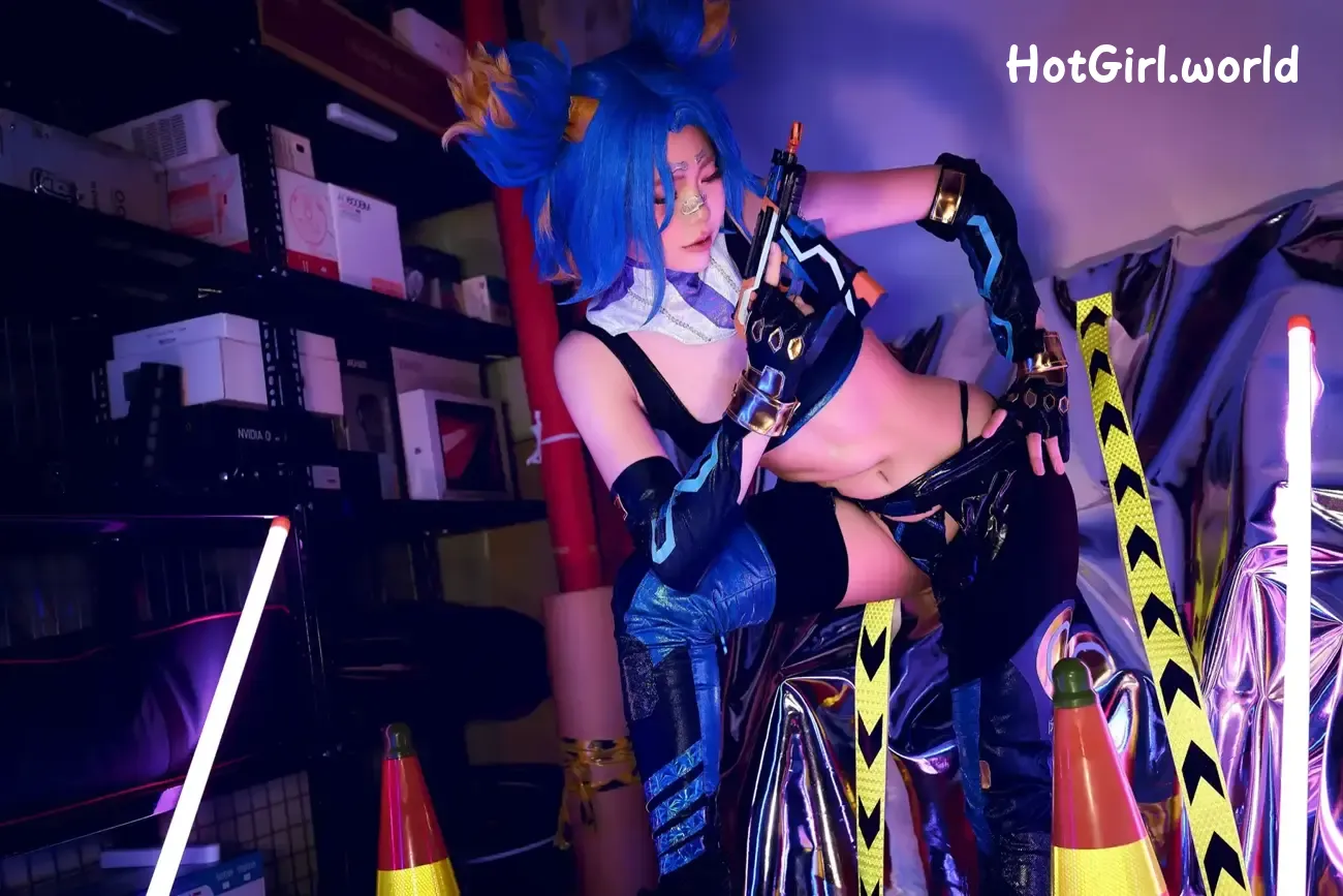 Coser-ZinieQ-Valorant Neon（2 videos） 第5张图